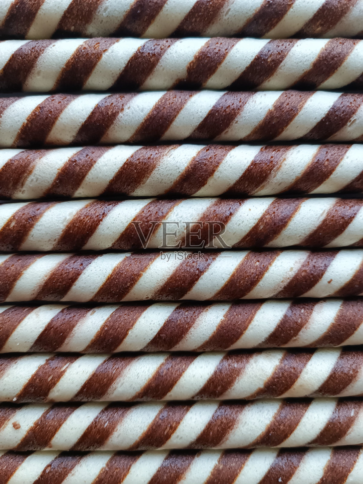 巧克力和白色条纹威化卷照片摄影图片
