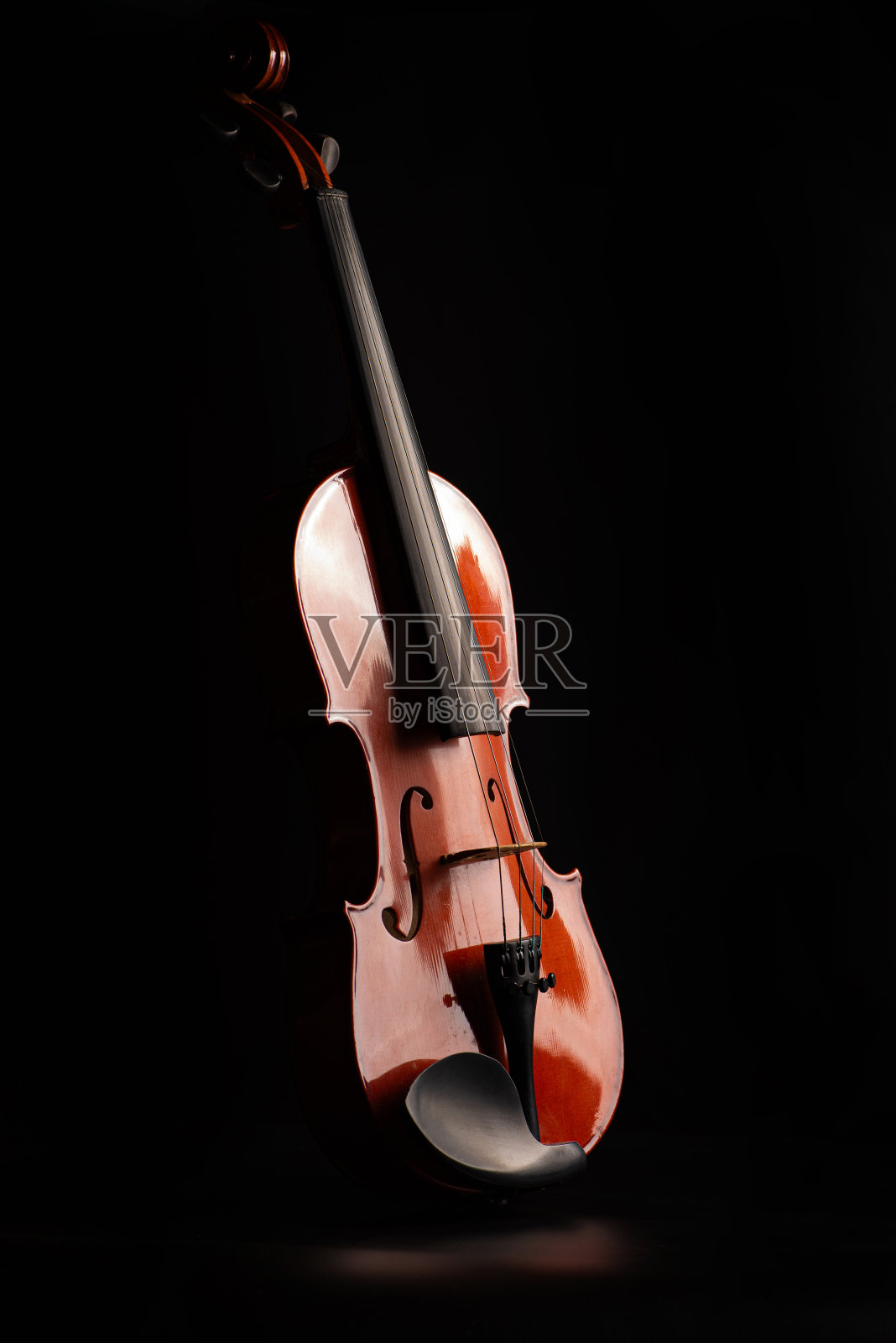 小提琴，精美的小提琴细节，深色背景，选择性聚焦。照片摄影图片