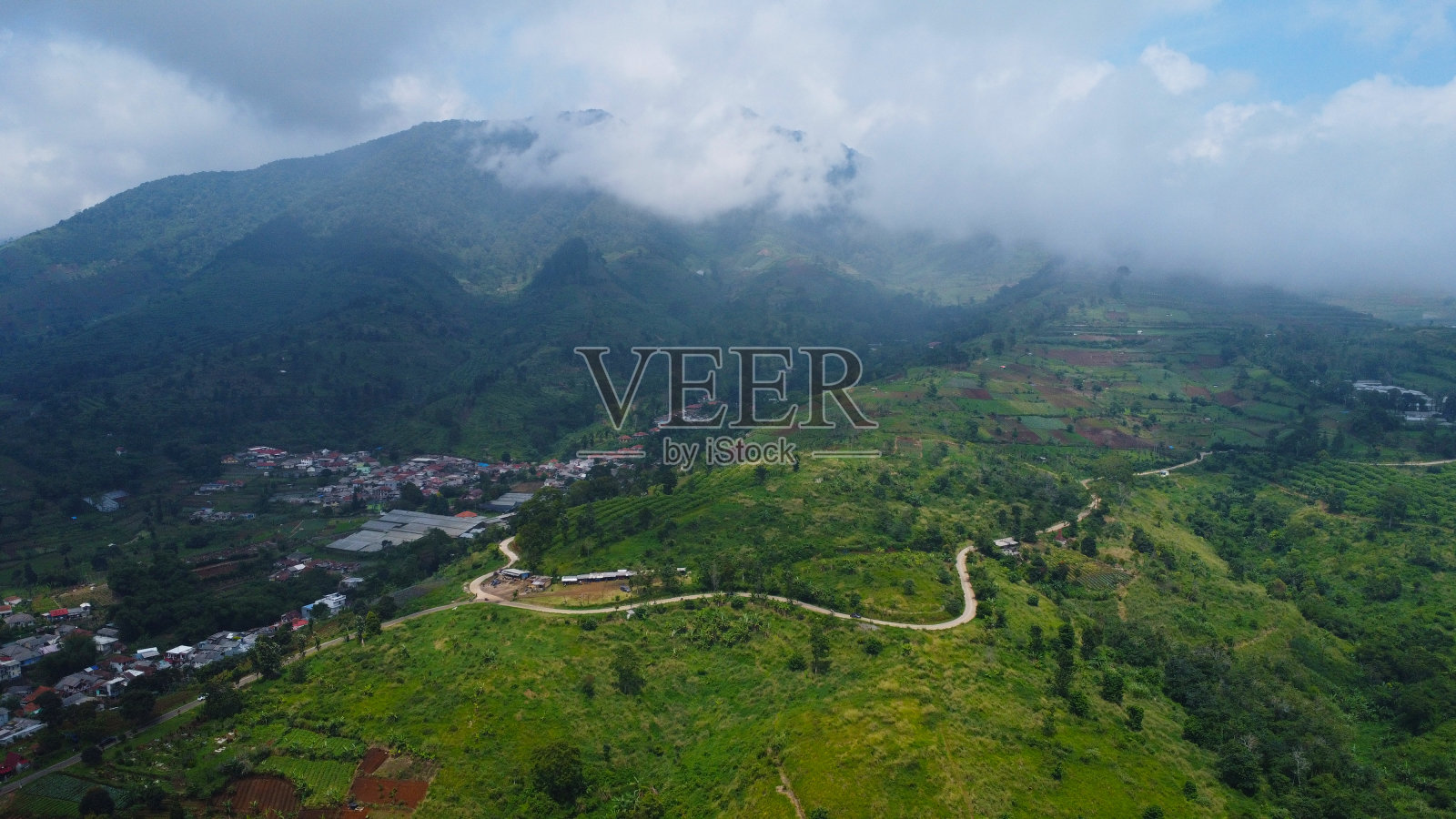 翻山越岭照片摄影图片