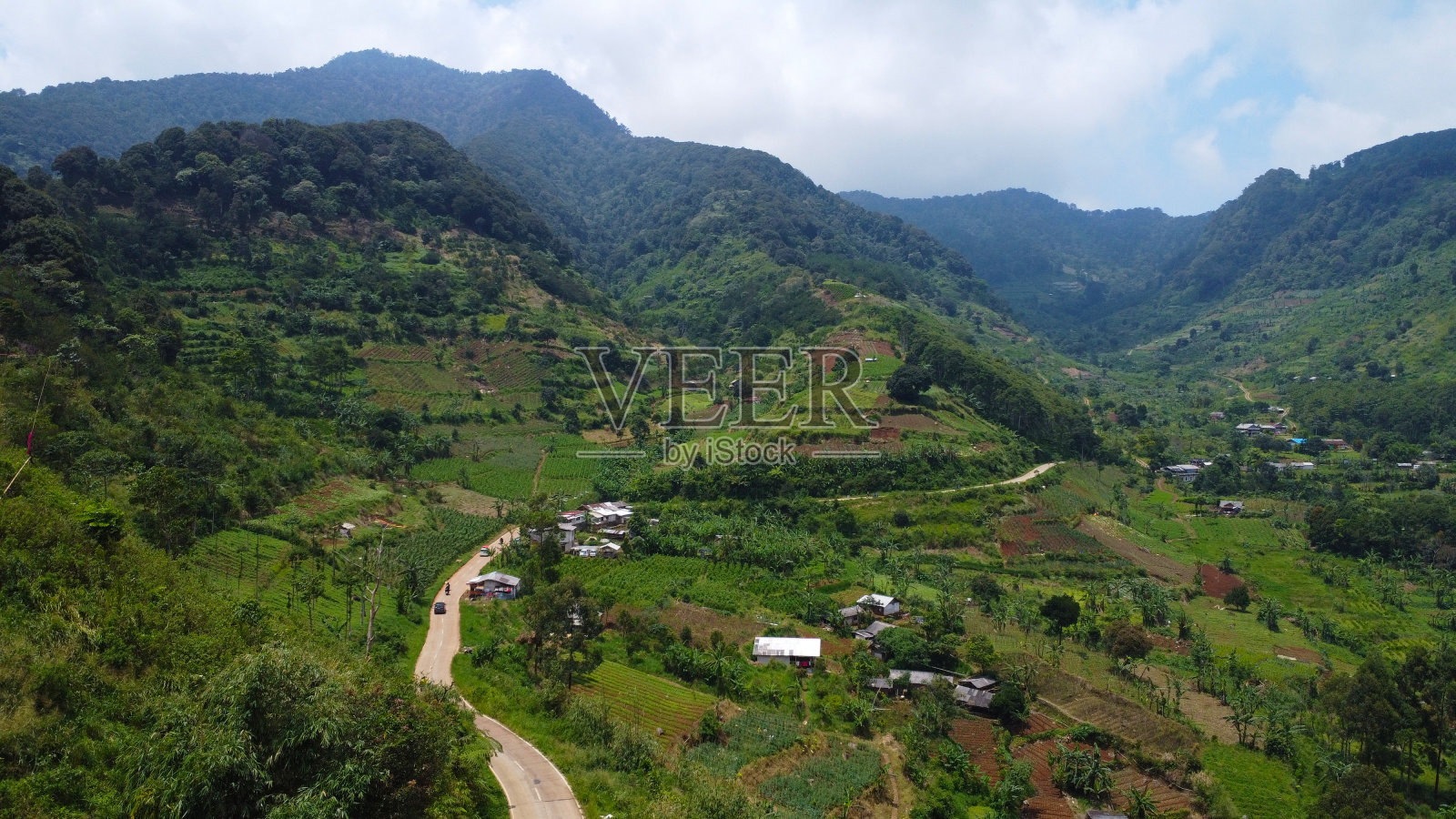 翻山越岭照片摄影图片
