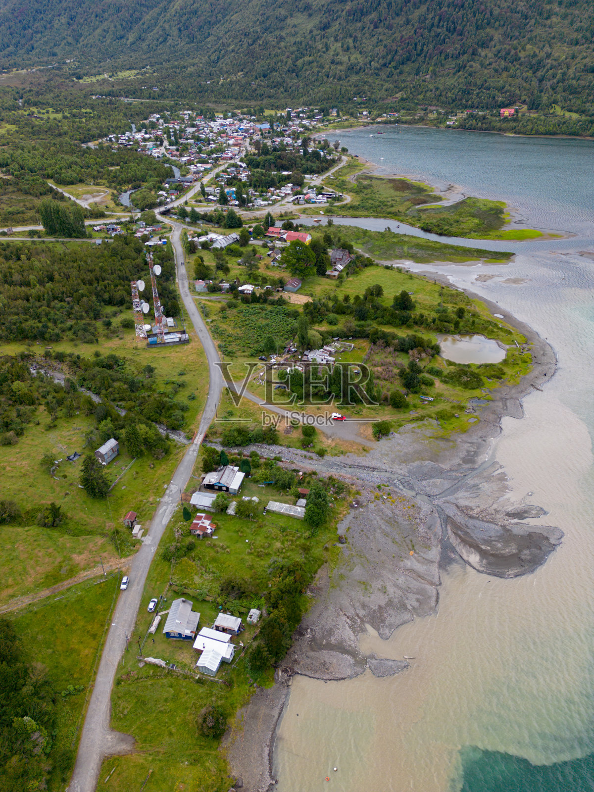 夏季，无人机垂直拍摄的智利普玉华皮海岸线照片摄影图片