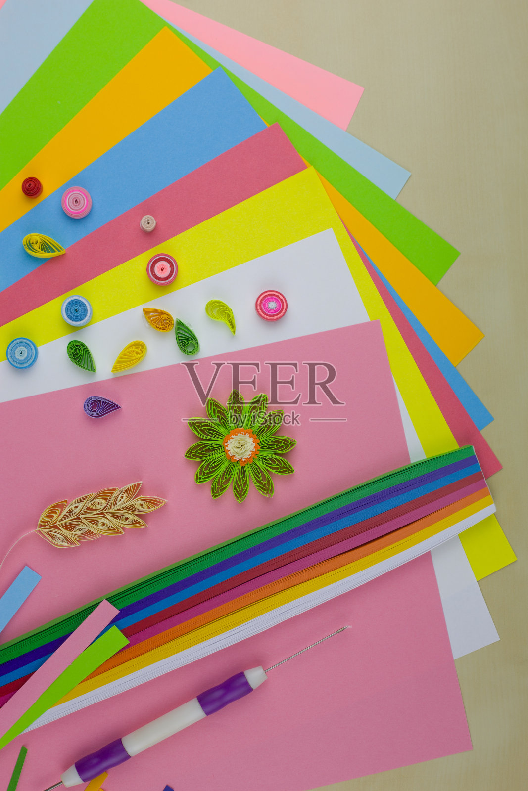 使用羽毛笔技术创建纸花的元素照片摄影图片