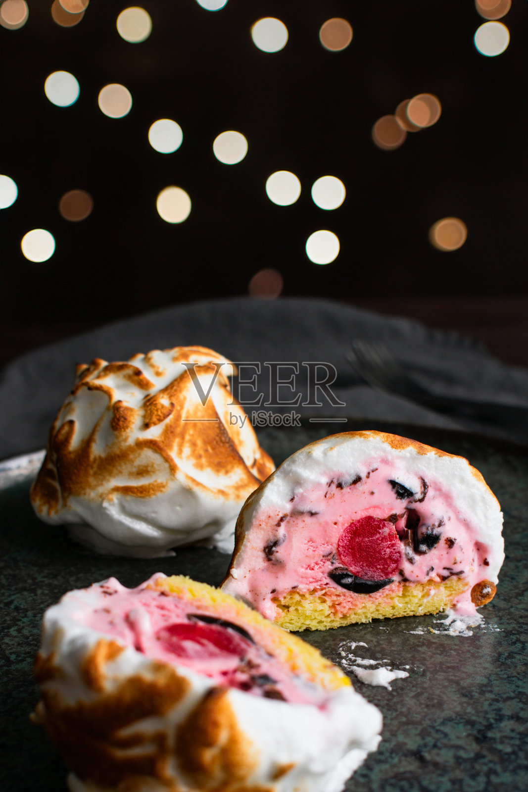 切片迷你烤阿拉斯加与樱桃中心照片摄影图片