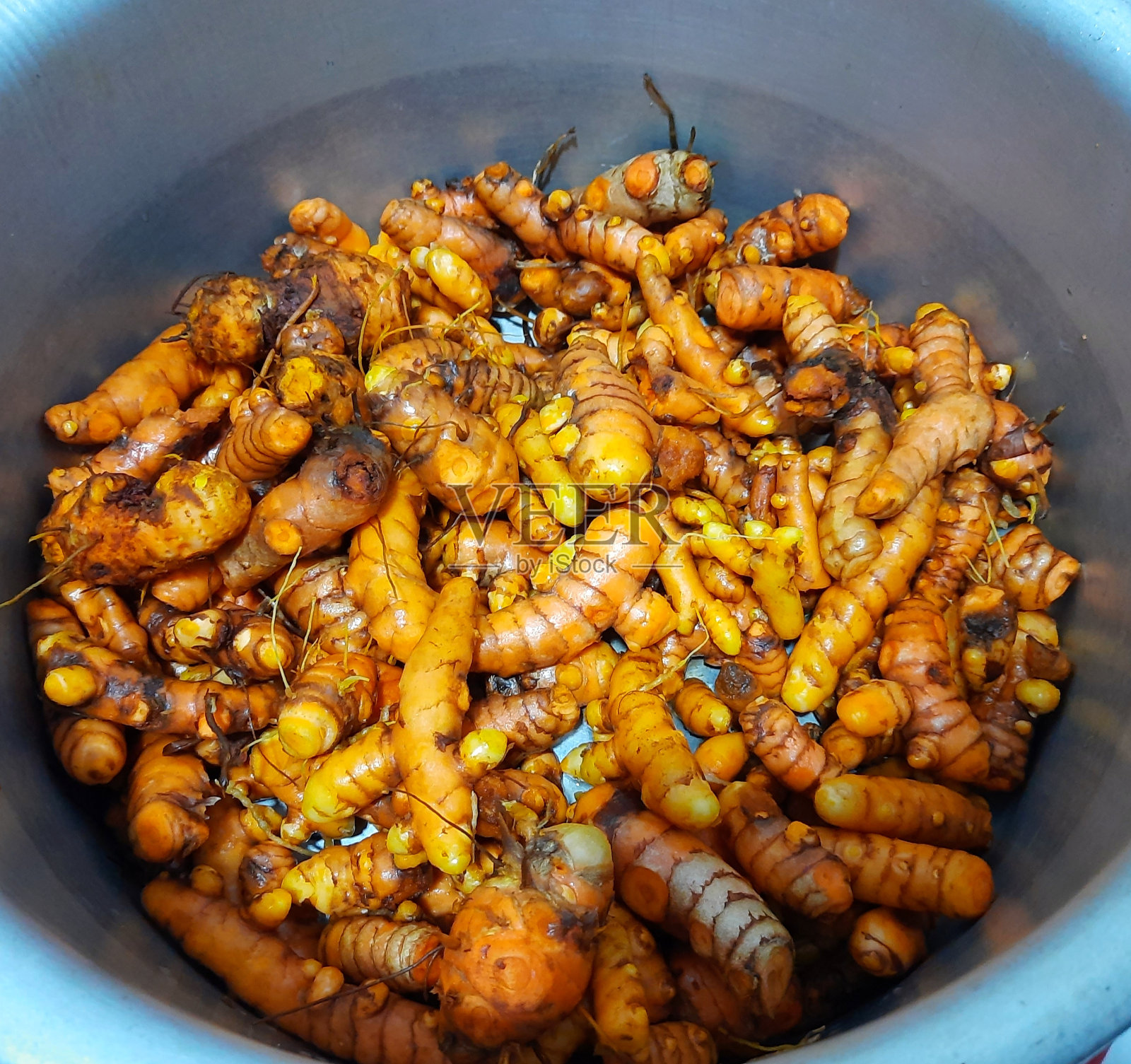 新鲜有机黄姜黄根照片摄影图片