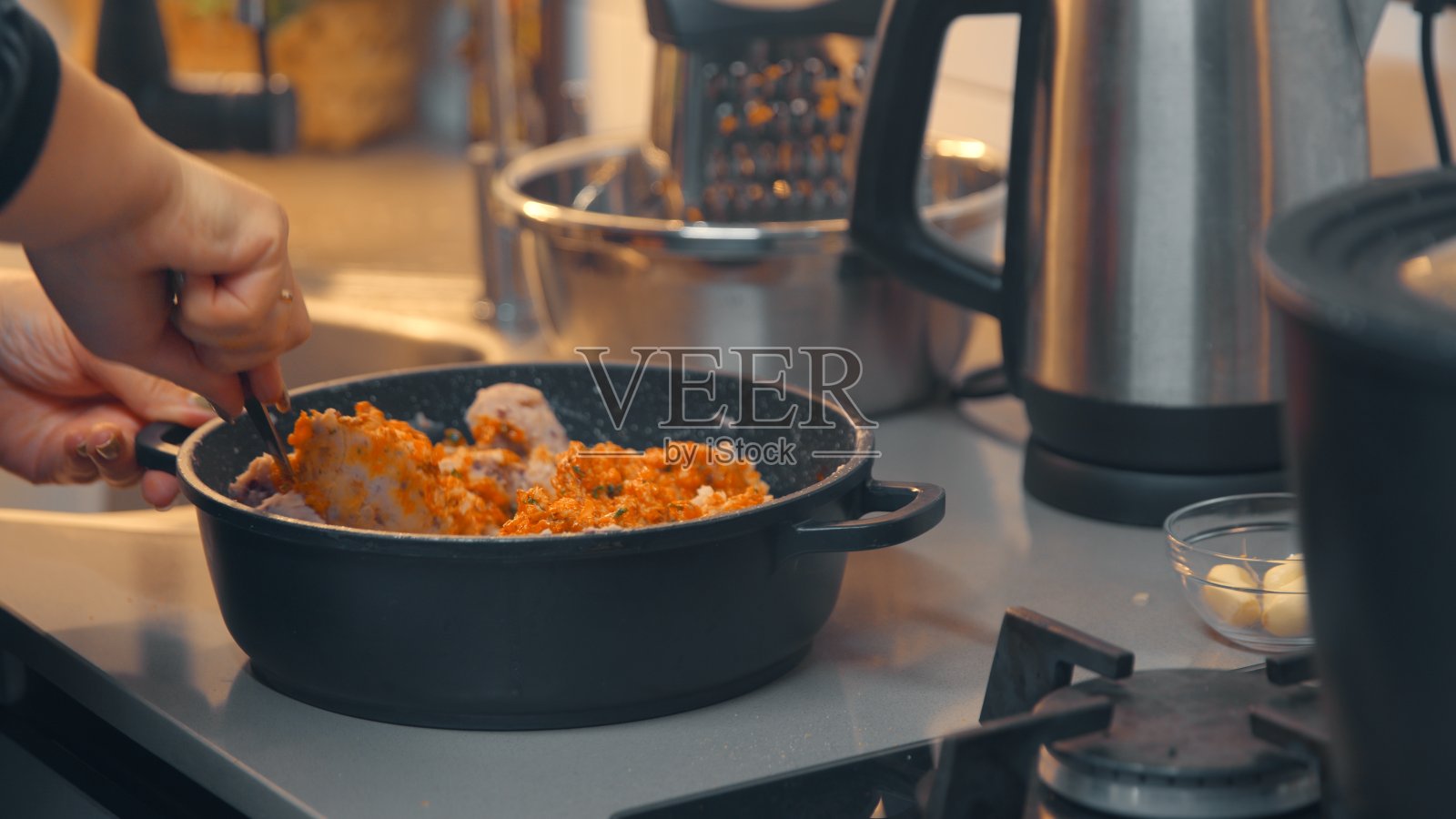 烹饪晚餐的特写镜头照片摄影图片