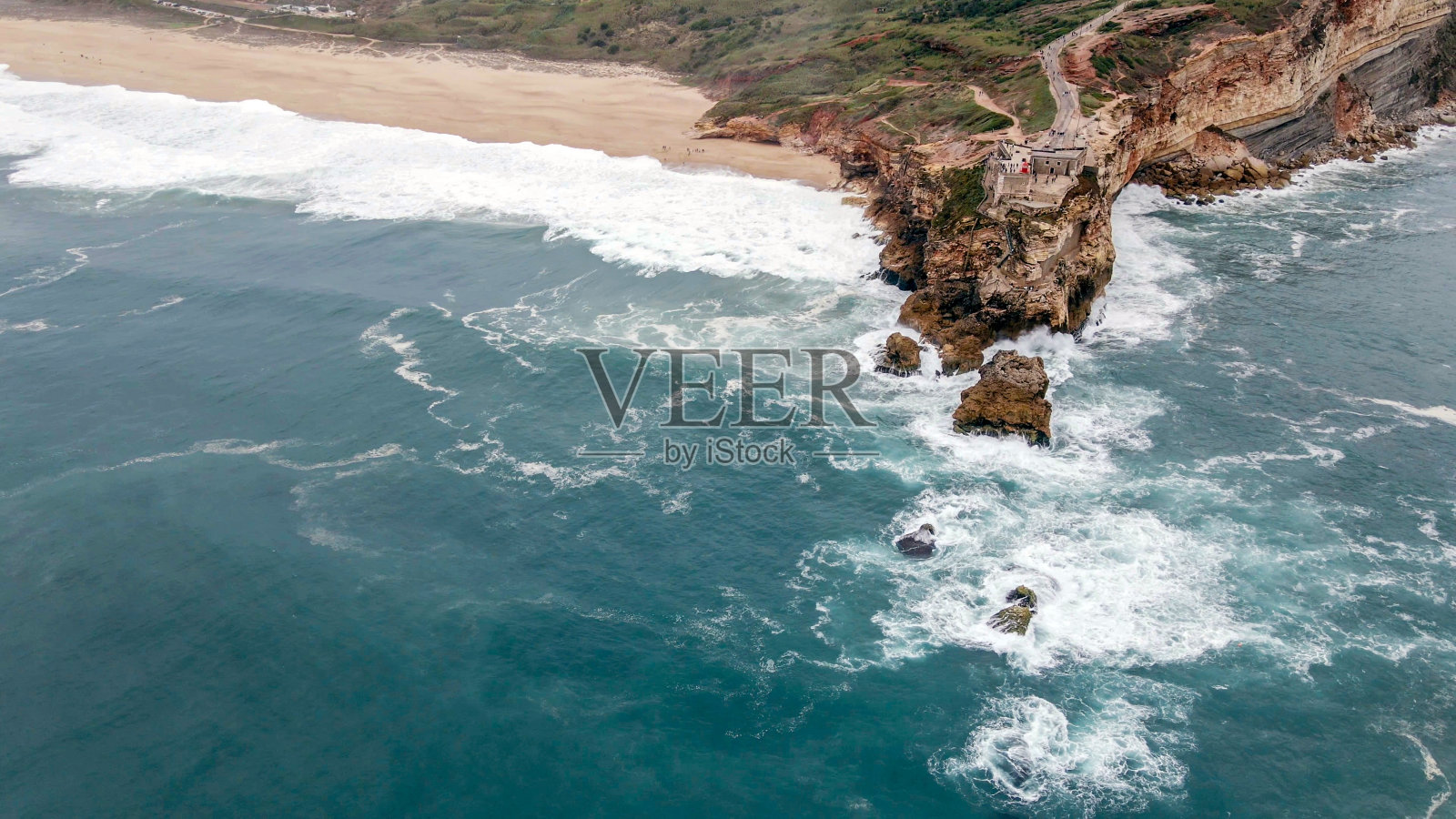 南欧面包车之旅无人机剪辑:纳扎雷萨尔，葡萄牙照片摄影图片