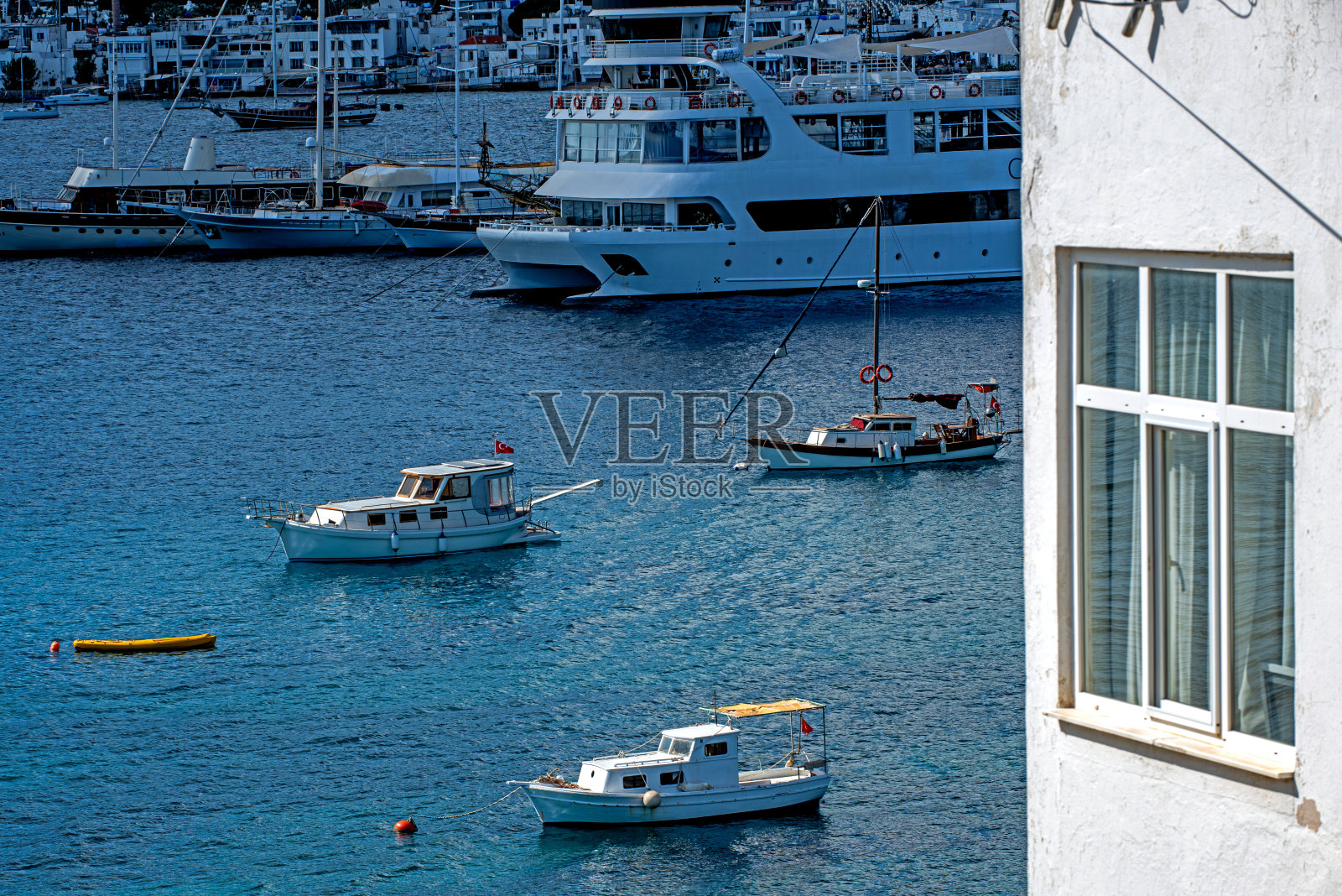 船只停泊在博德鲁姆照片摄影图片