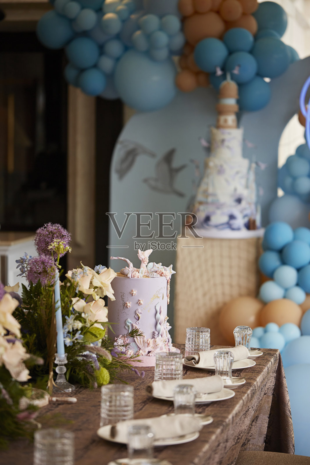 一岁男孩的生日蛋糕照片摄影图片