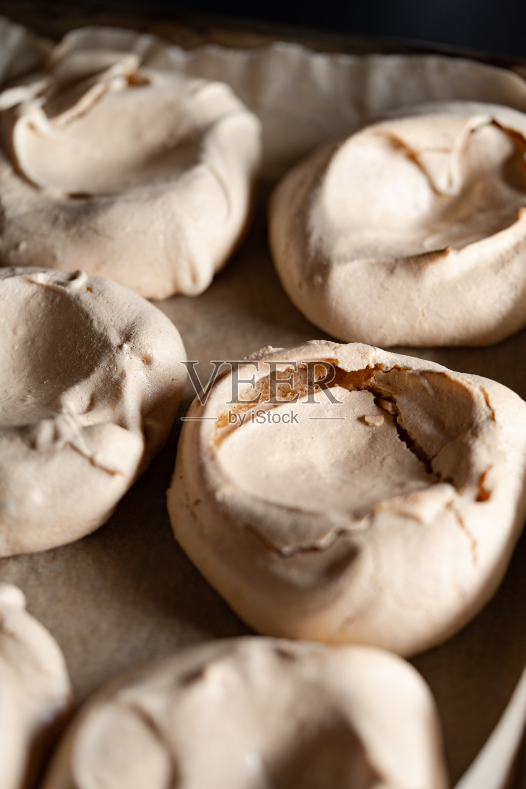 烤家法式梅伦格甜点照片摄影图片