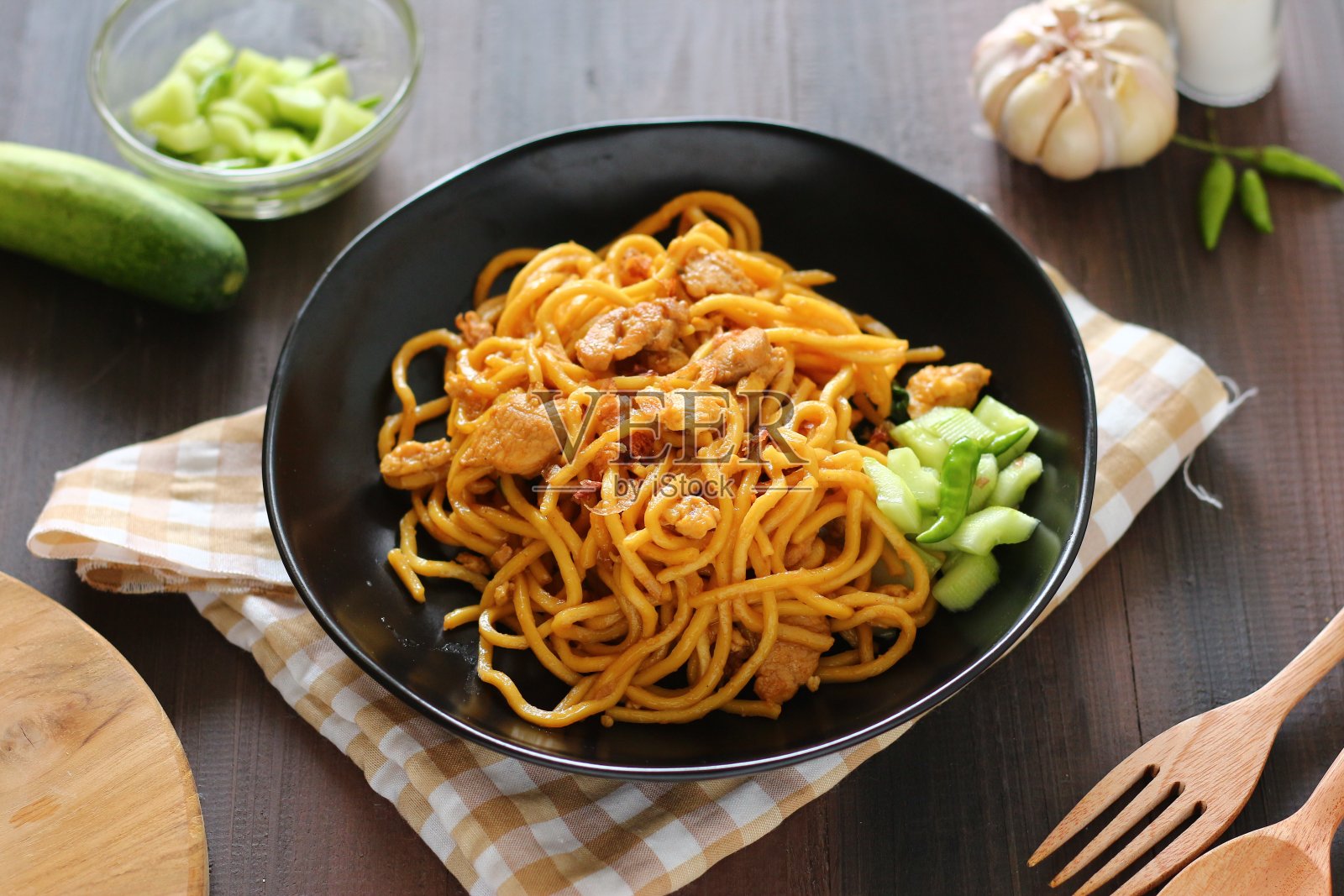 Mie goreng jawa。爪哇炒面。照片摄影图片