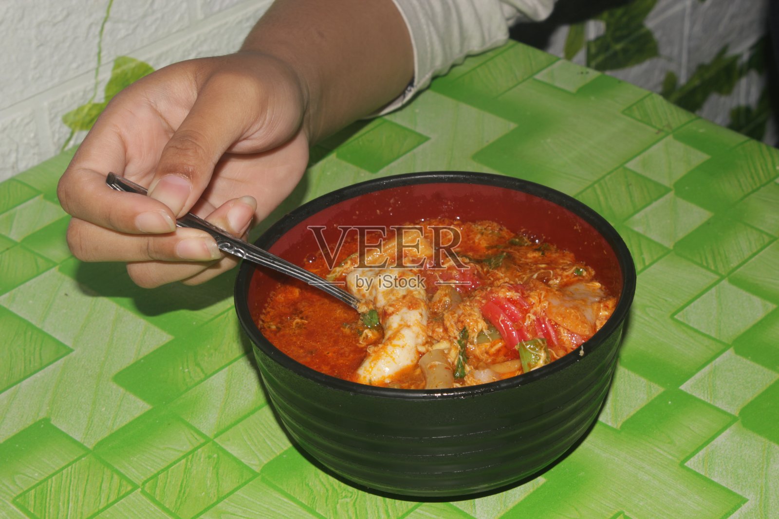 吃seblak照片摄影图片