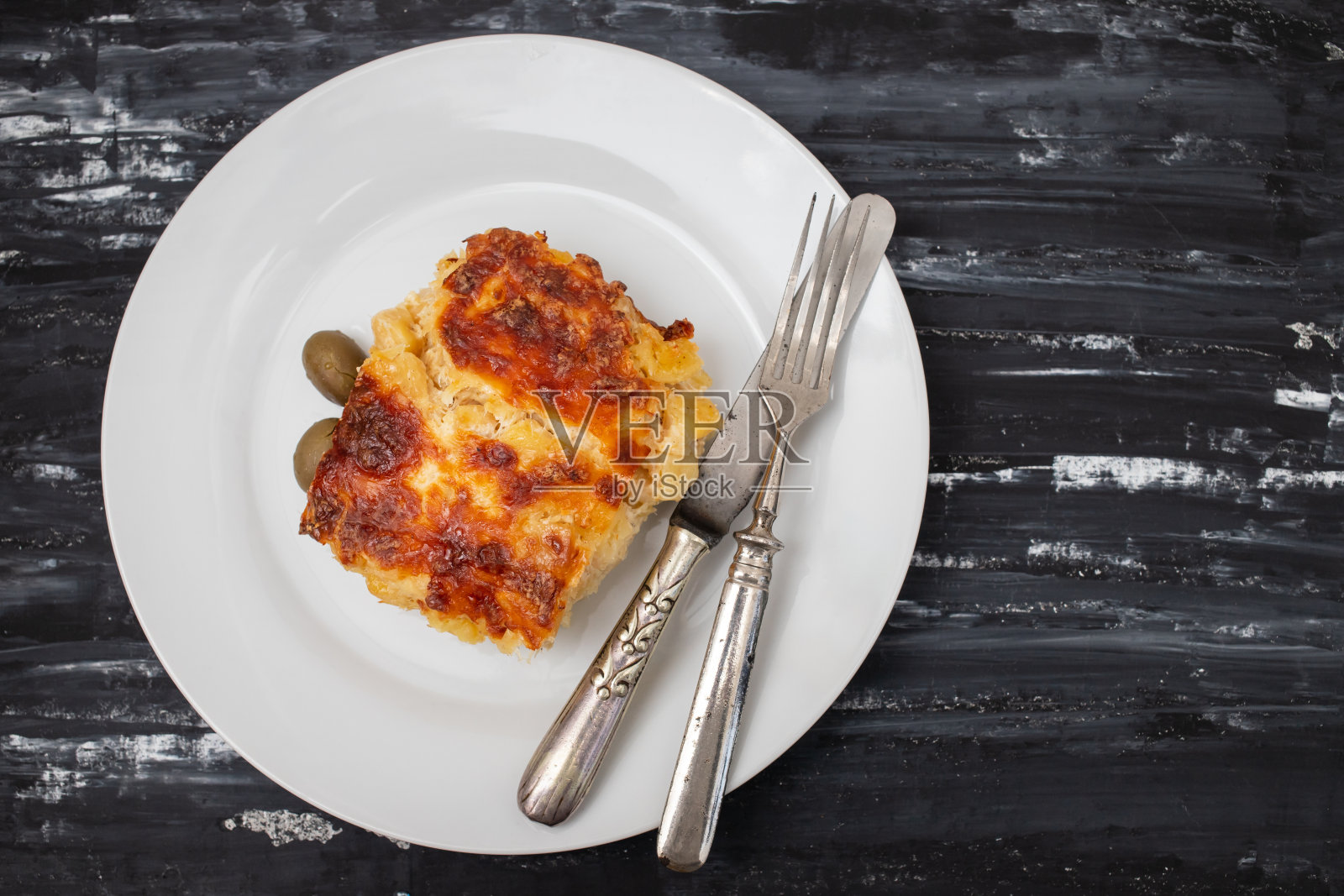 典型的葡萄牙菜，配以鳕鱼照片摄影图片