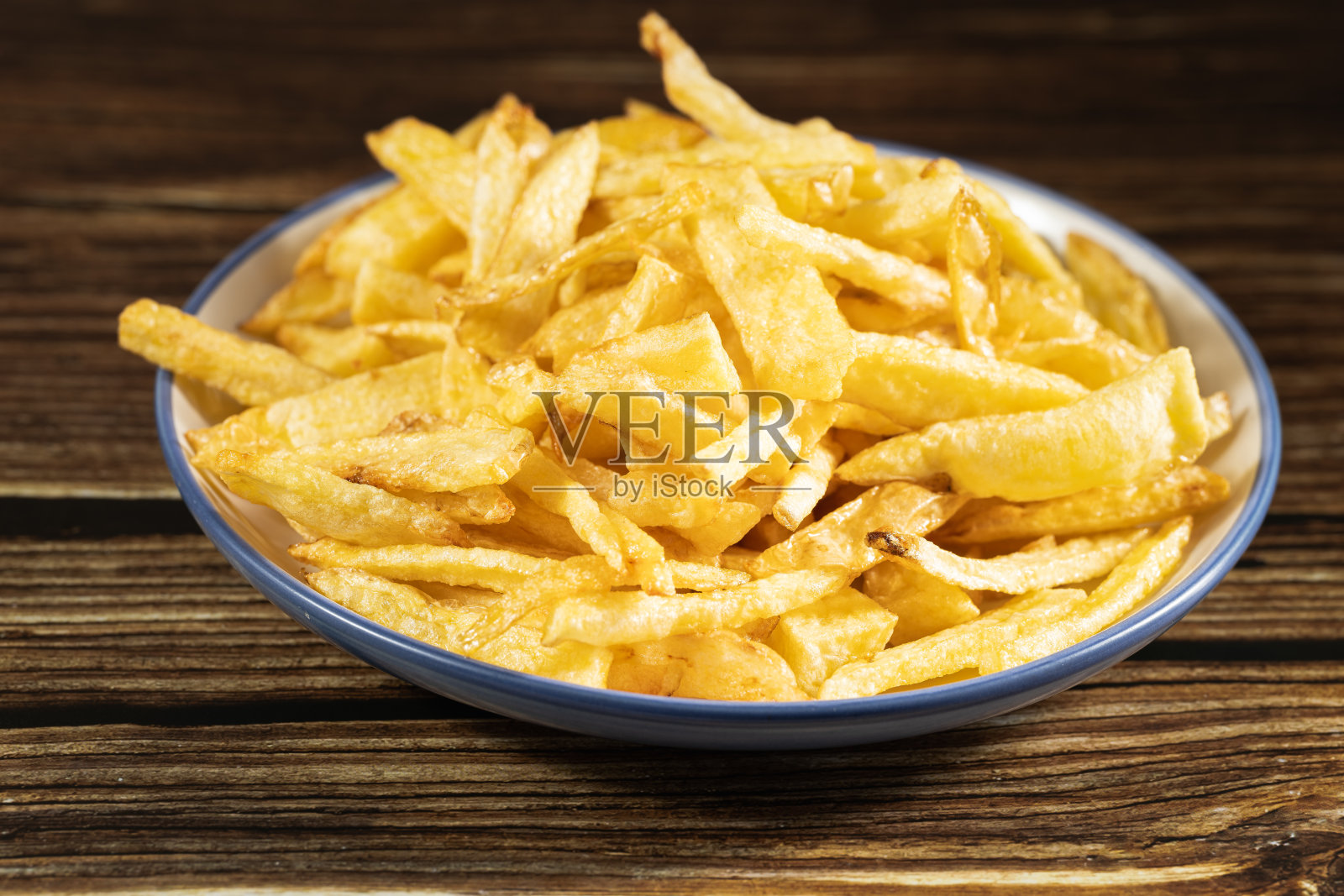 炸薯条和烤羊肉照片摄影图片