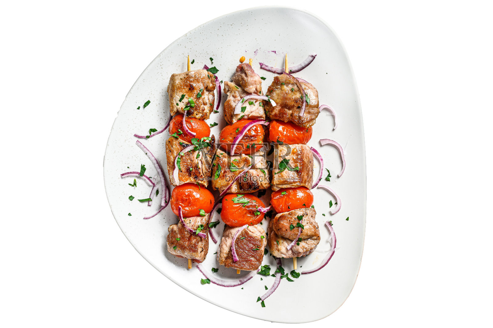 用木头串烤猪肉和牛肉。孤立在白色背景上。前视图。照片摄影图片