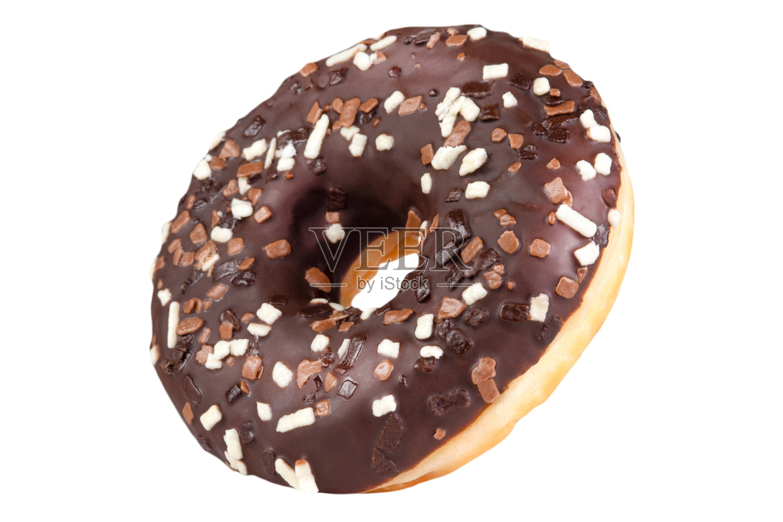 巧克力甜甜圈与饼干屑隔离在白色背景。照片摄影图片