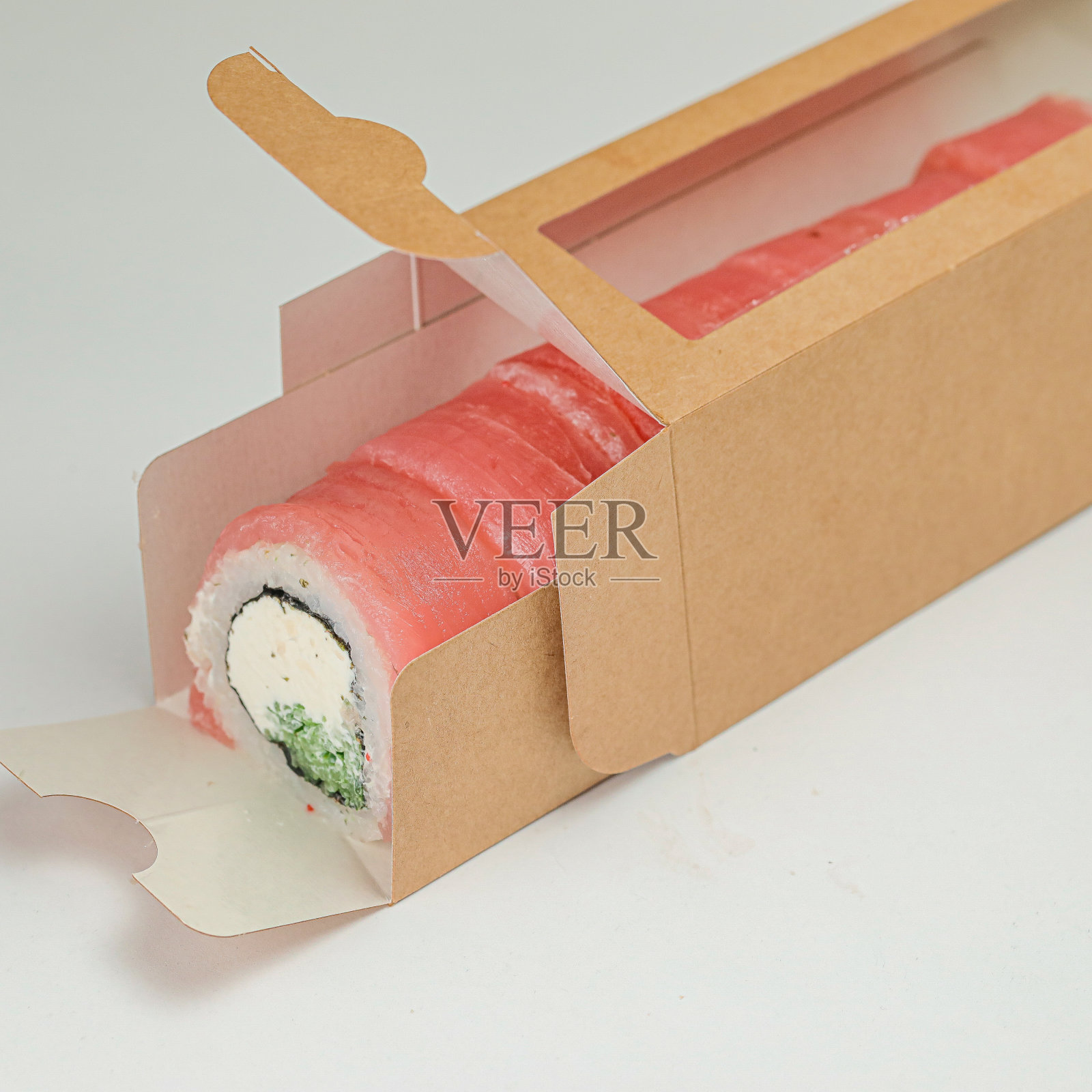 纸板箱装寿司片照片摄影图片