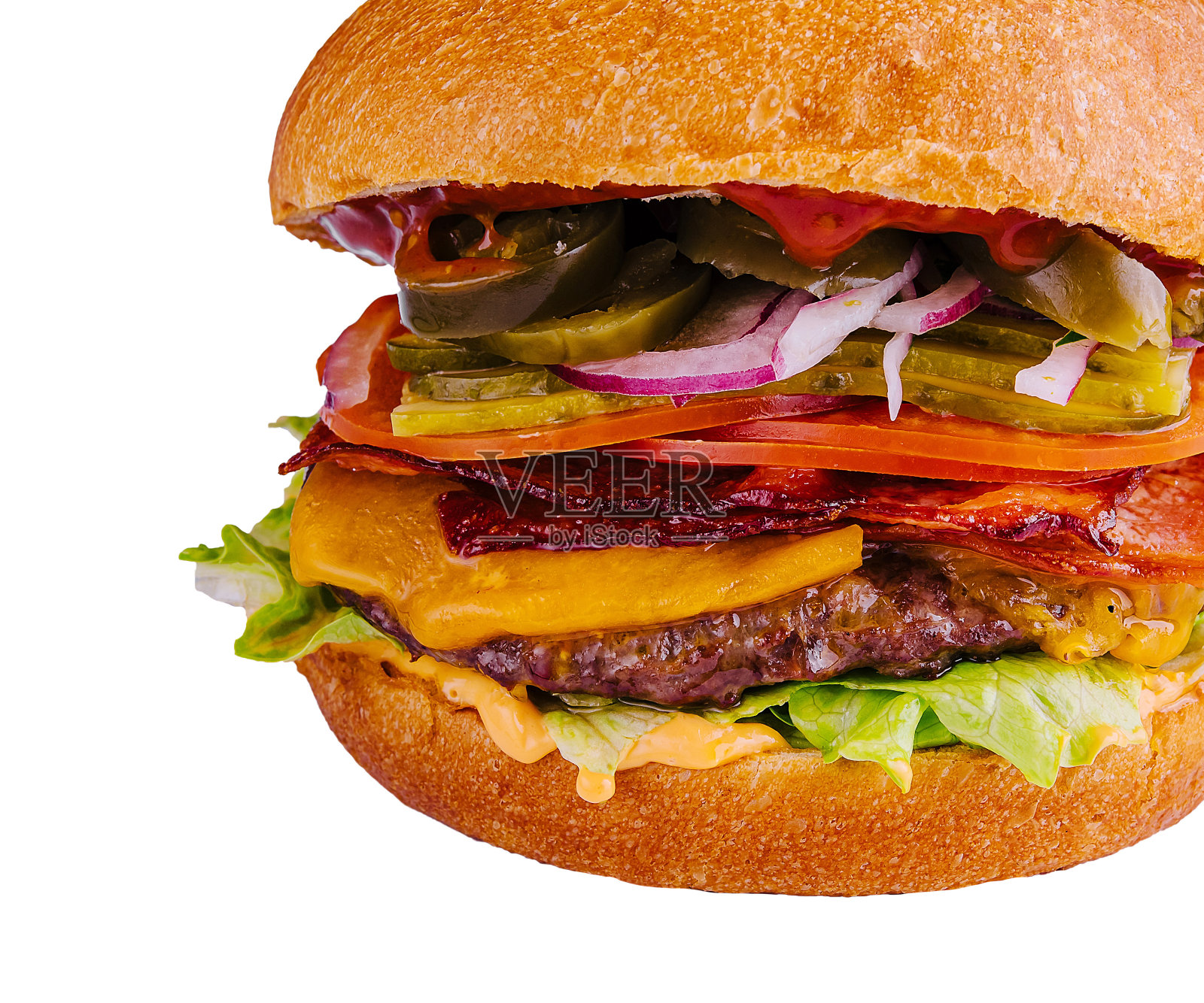 汉堡里有牛肉、番茄、奶酪、培根和生菜照片摄影图片