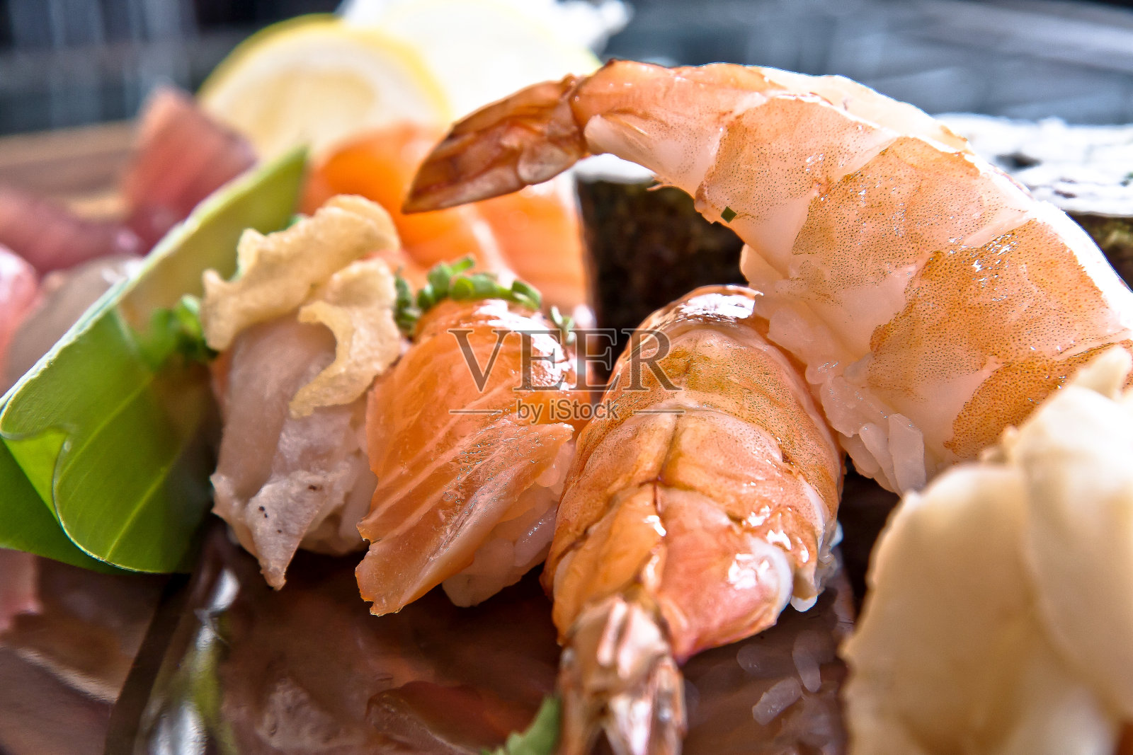 日本食品，传统的日本寿司片照片摄影图片