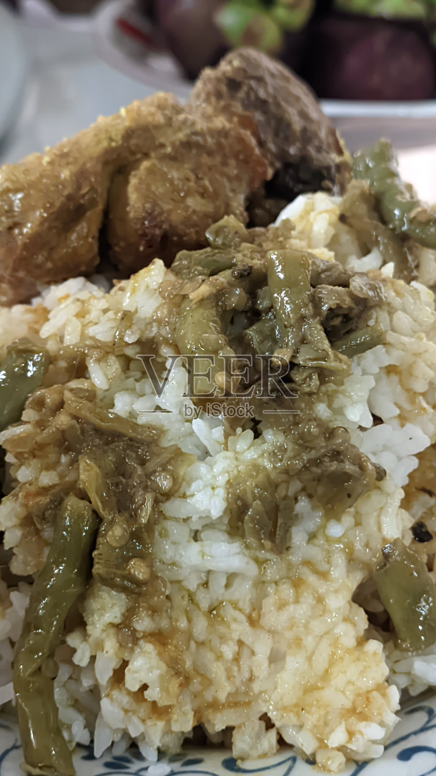 那西巴东，烤鸡，多加绿辣椒油照片摄影图片