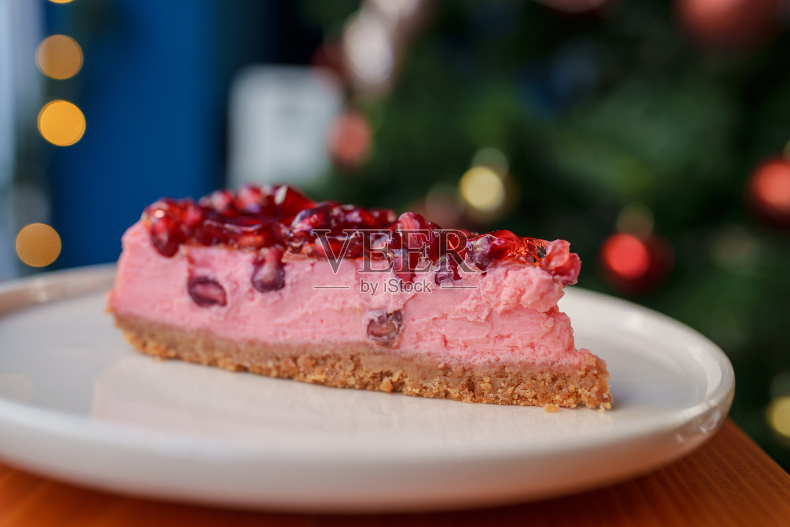 靠近石榴芝士蛋糕照片摄影图片