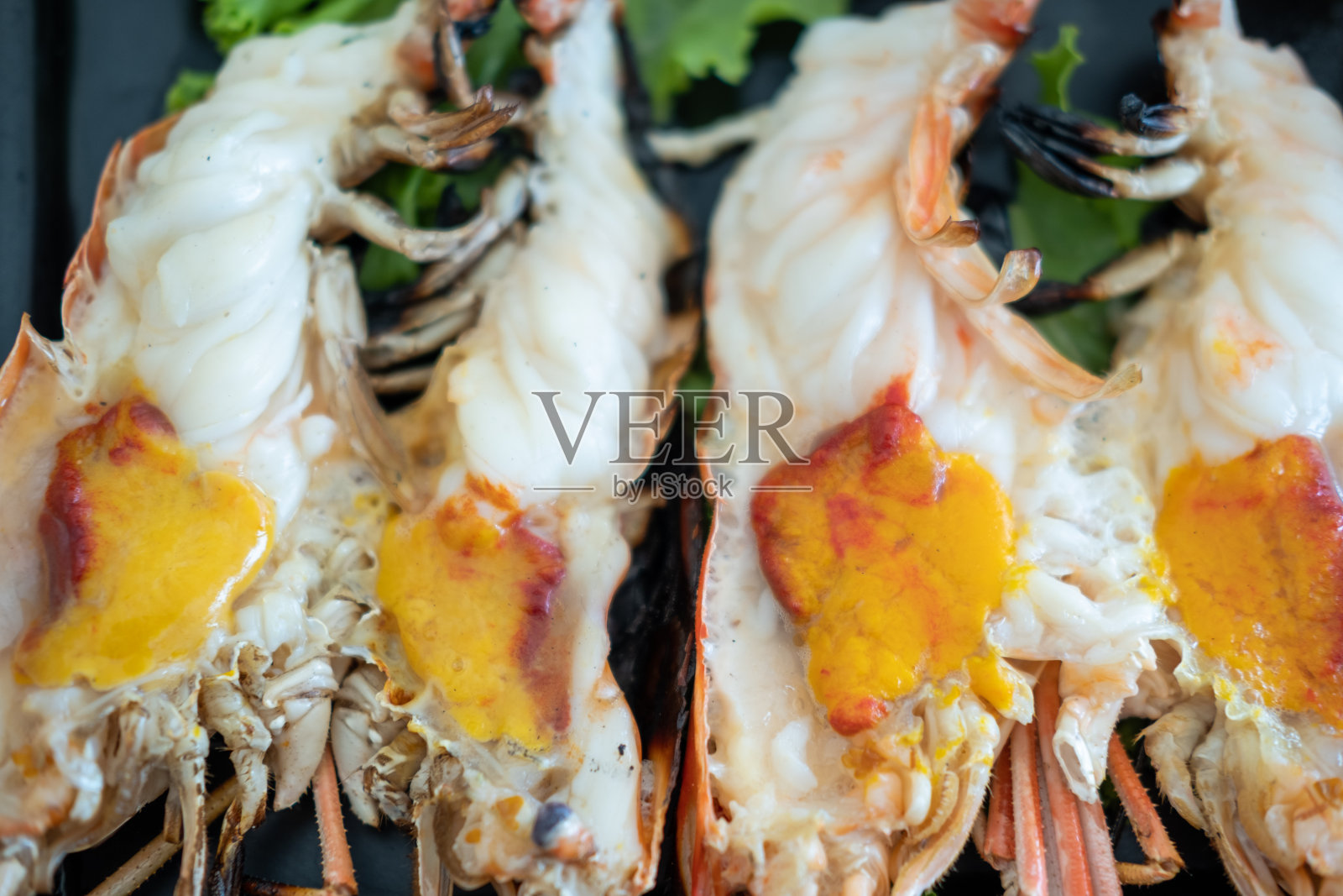 烤河虾配蔬菜照片摄影图片