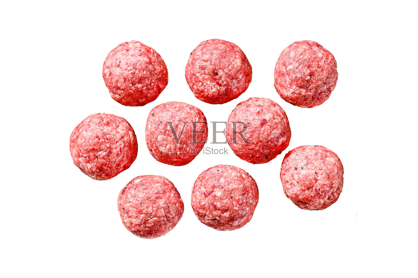 生肉丸，碎猪肉。孤立在白色背景上。前视图。照片摄影图片