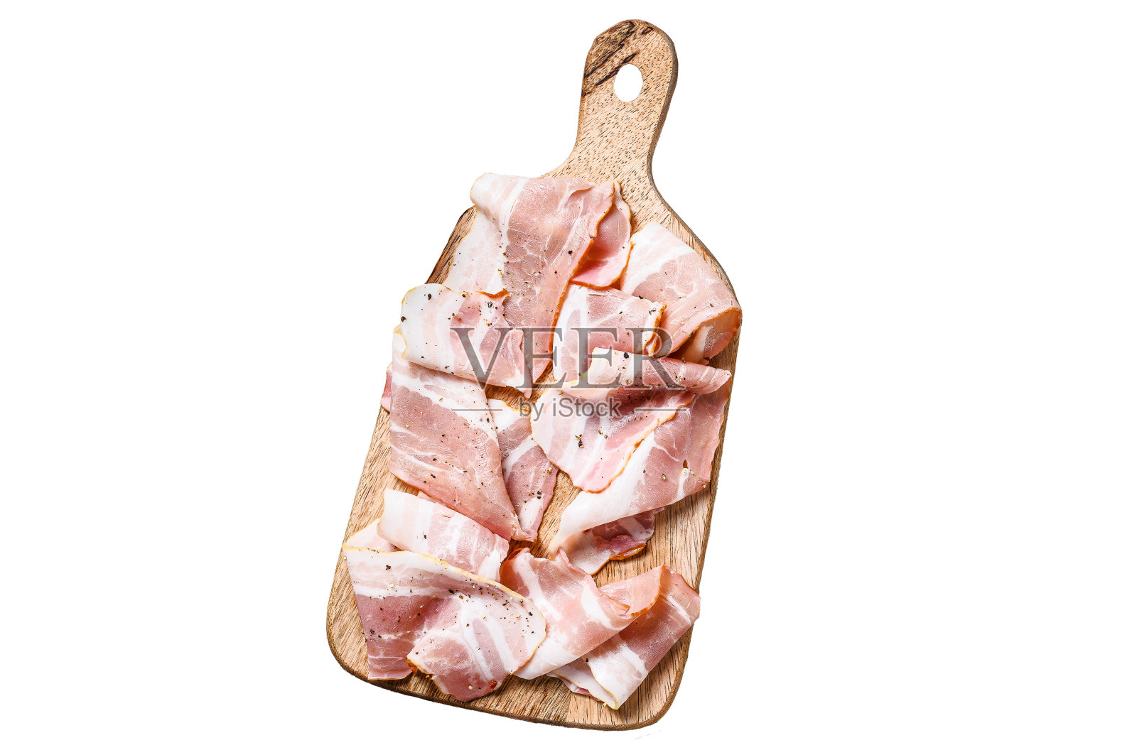 加胡椒和百里香的培根放在案板上。有机生猪肉。孤立在白色背景上。前视图。照片摄影图片