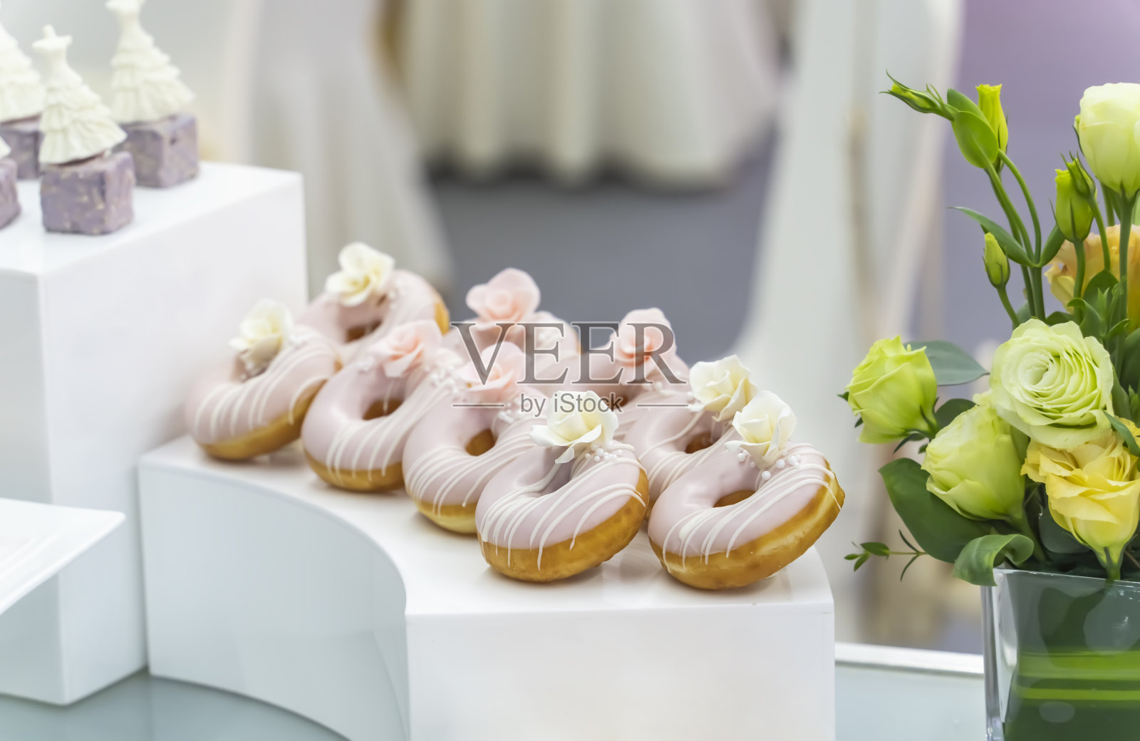 婚礼装饰用甜甜圈照片摄影图片