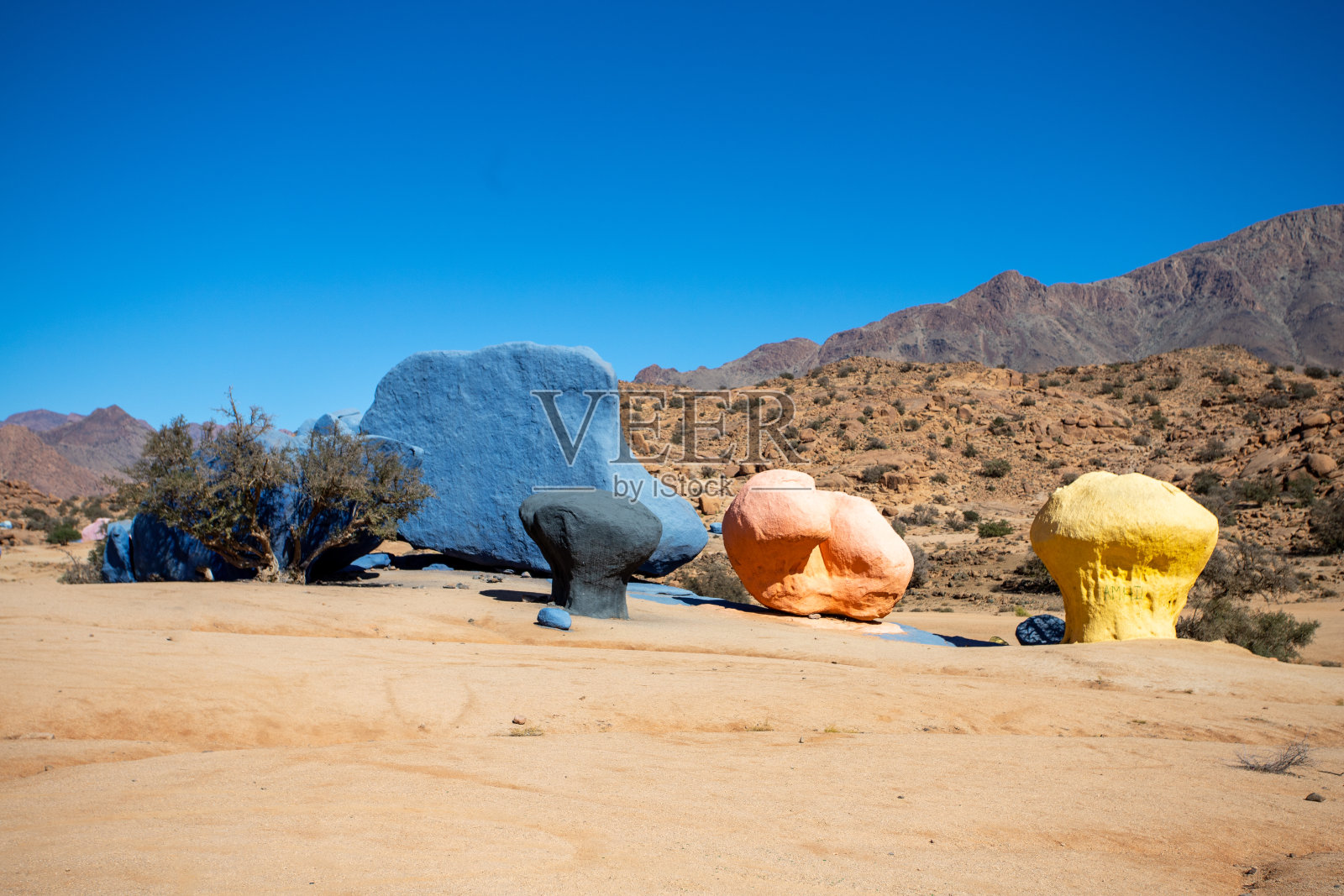 摩洛哥的彩绘岩石照片摄影图片