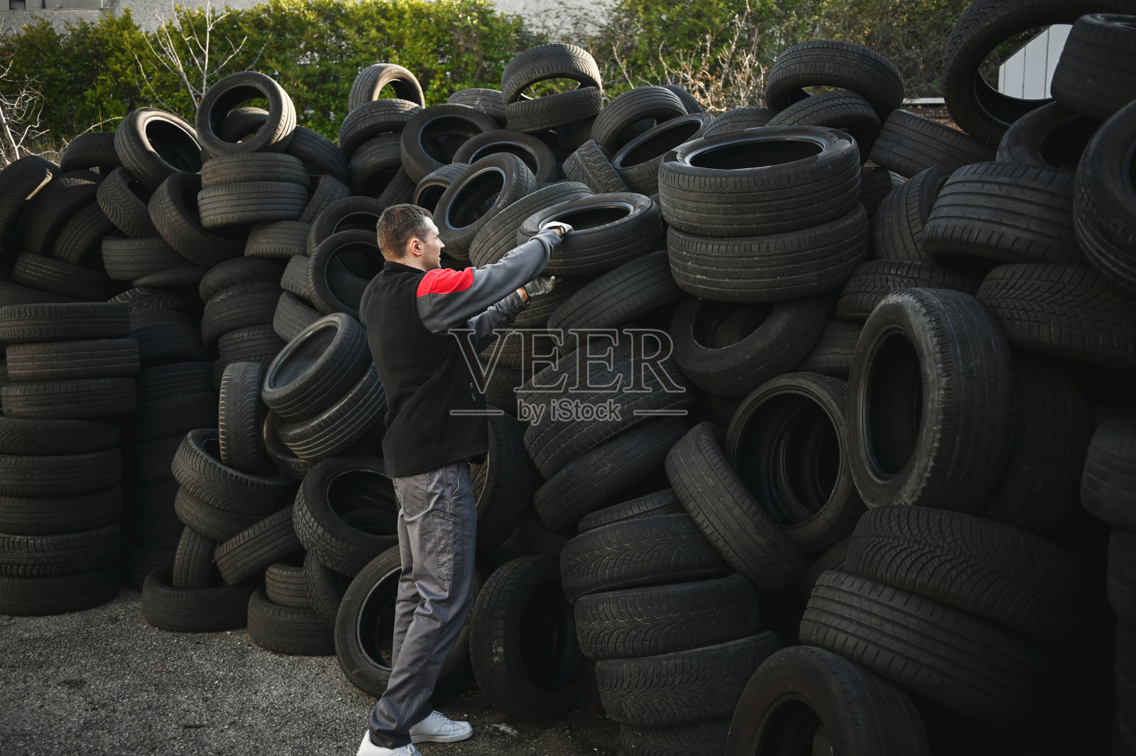 转售汽车轮胎回收利用。照片摄影图片