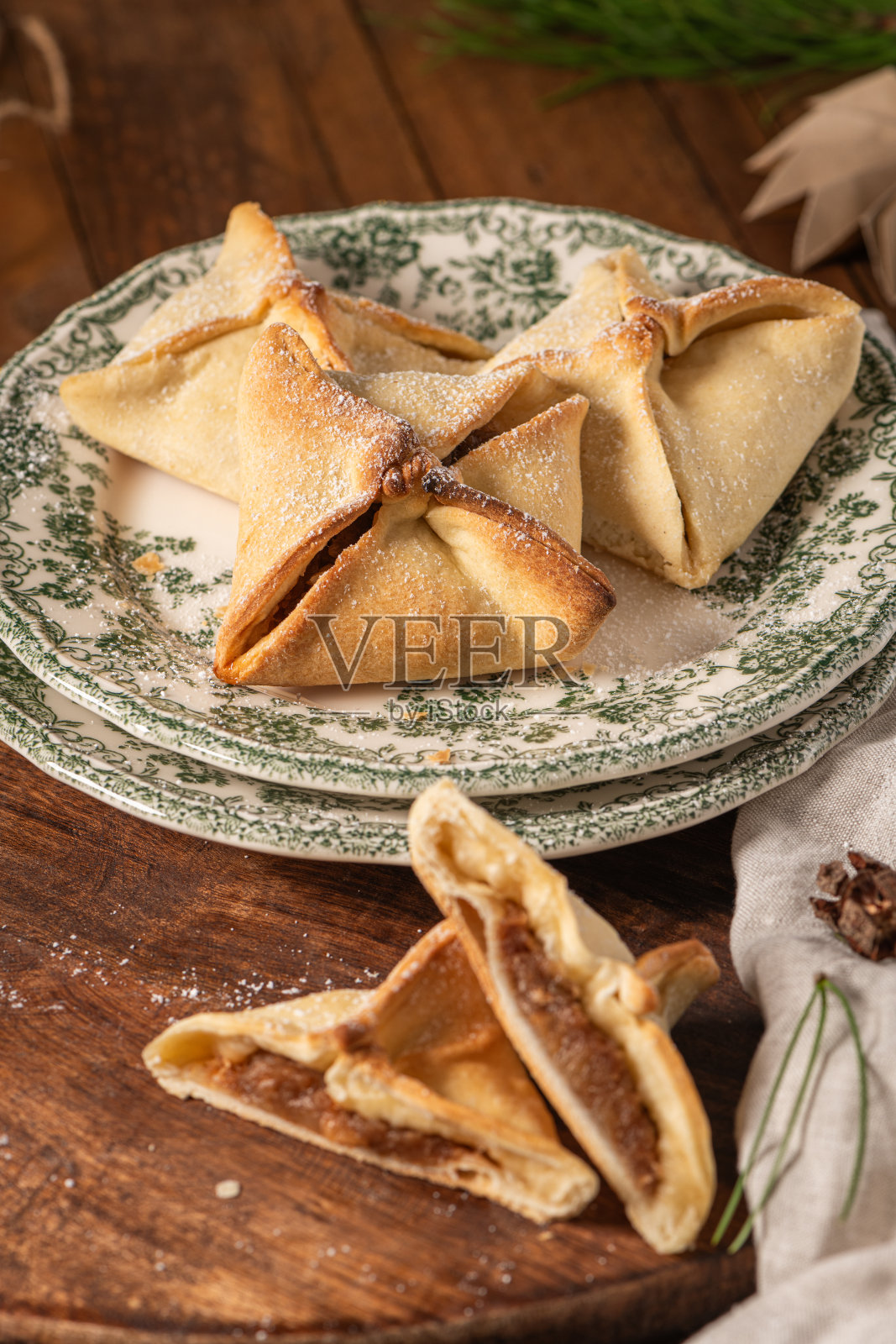 这是一种传统的葡萄牙修道院甜点，来自葡萄牙的雷亚尔城。照片摄影图片