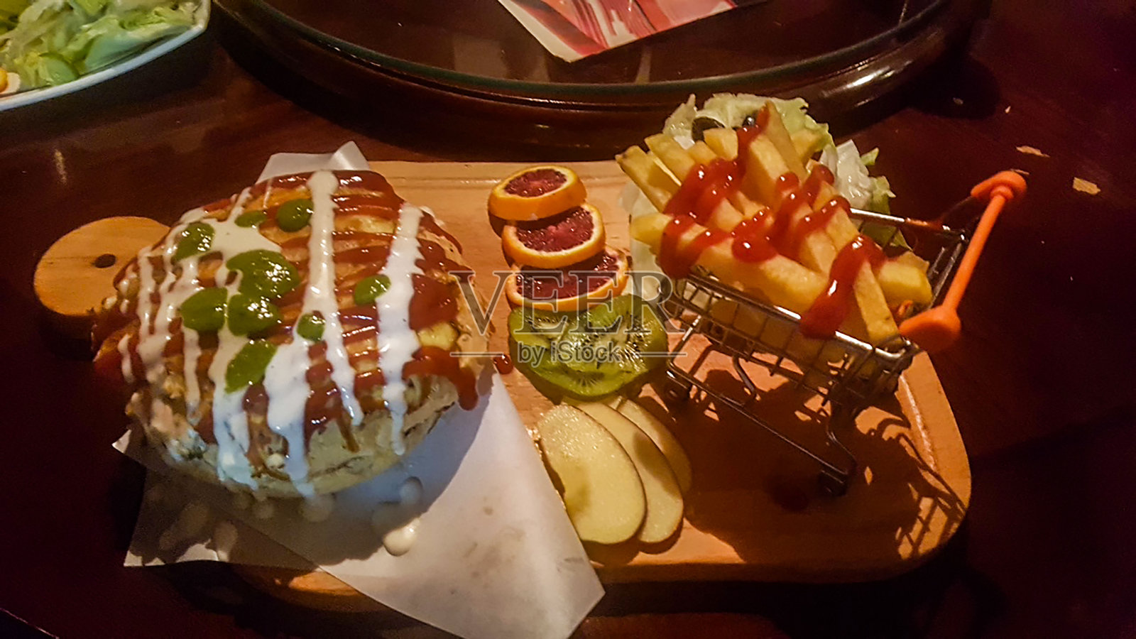 牛肉汉堡美食照片摄影图片