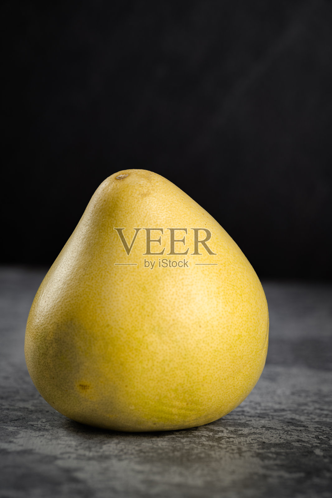 桌上的葡萄柚照片摄影图片