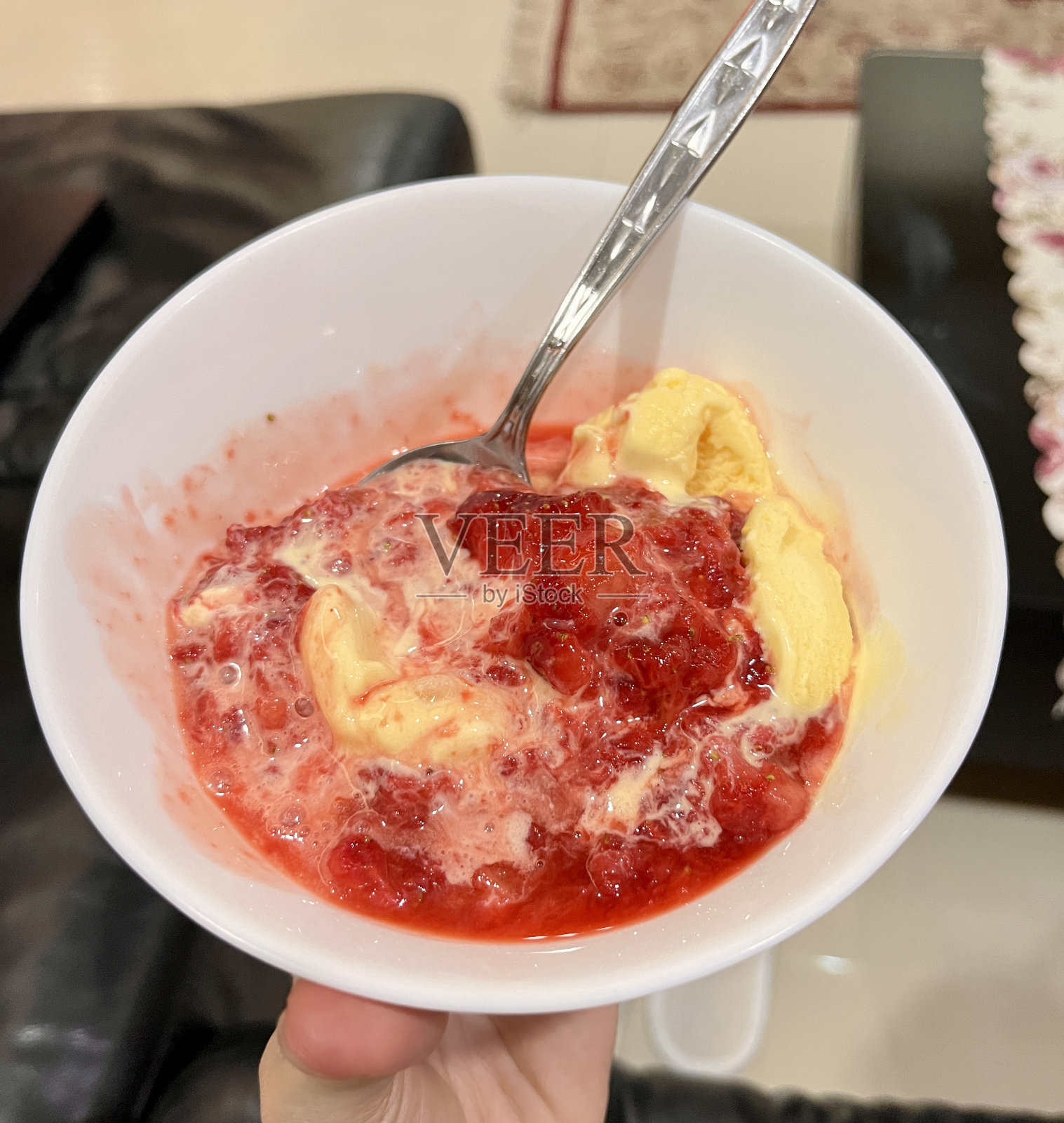 草莓冰淇淋照片摄影图片