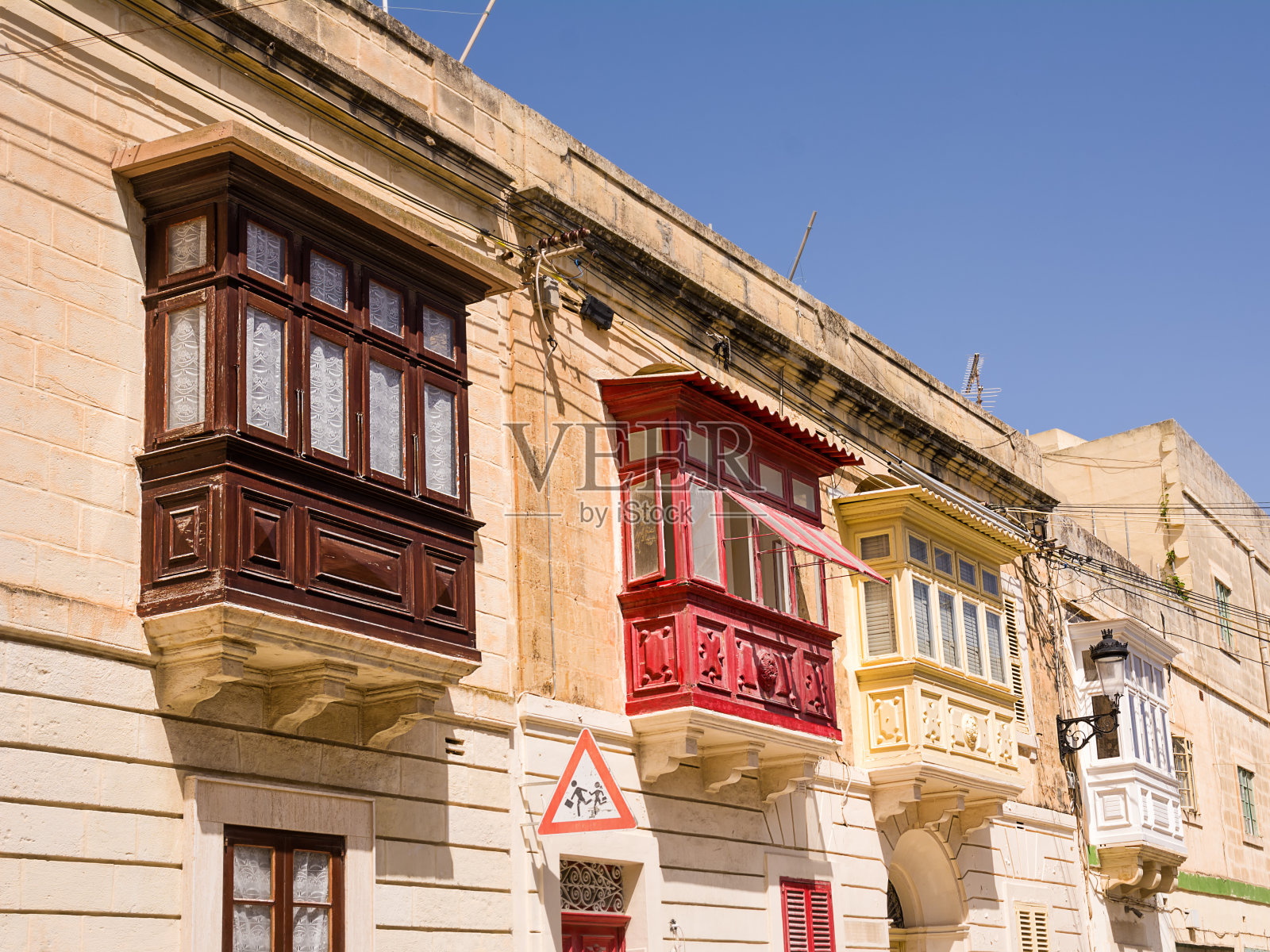 Gallarija，封闭的阳台，典型的马耳他，各种颜色照片摄影图片