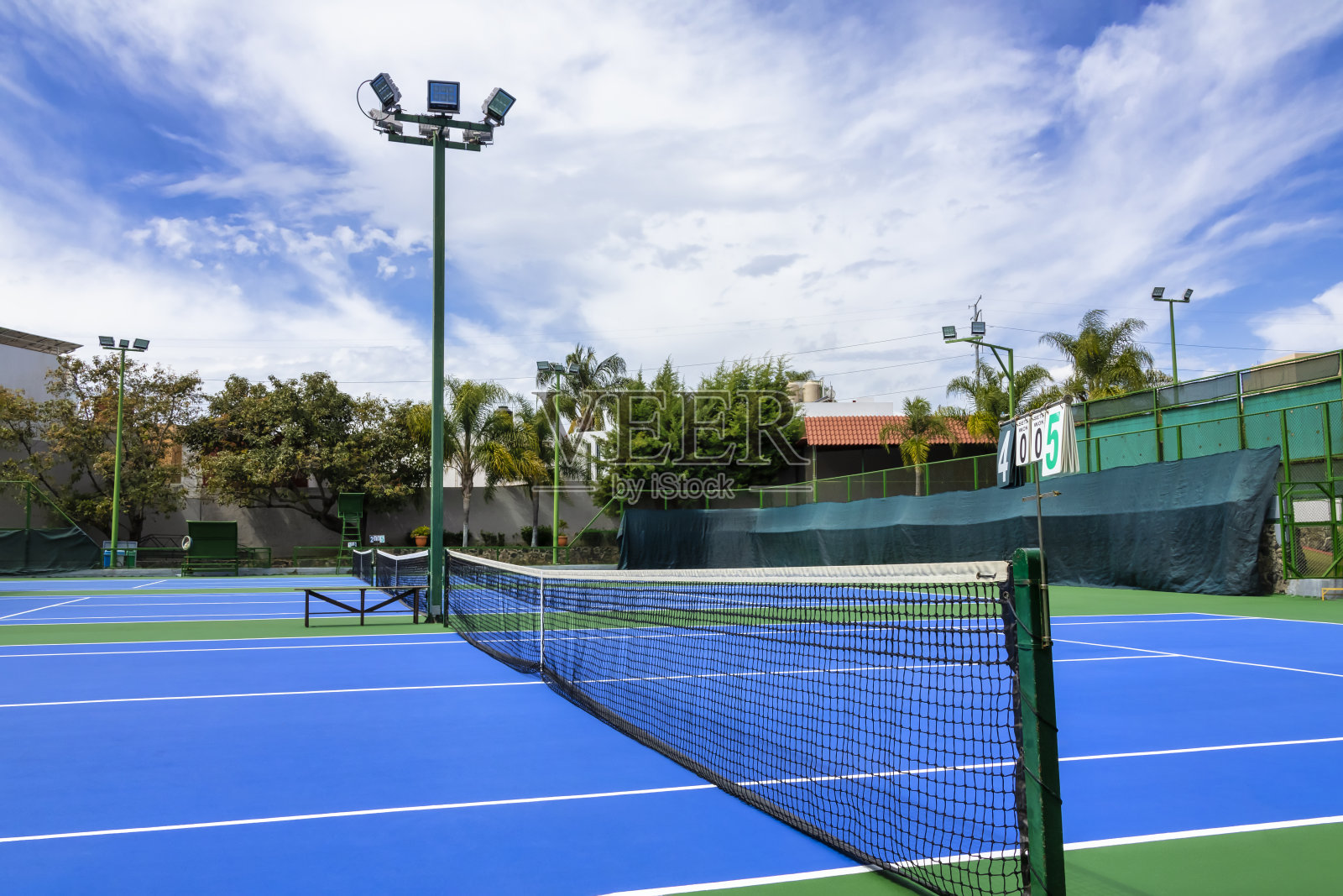 为比赛清理的网球场照片摄影图片