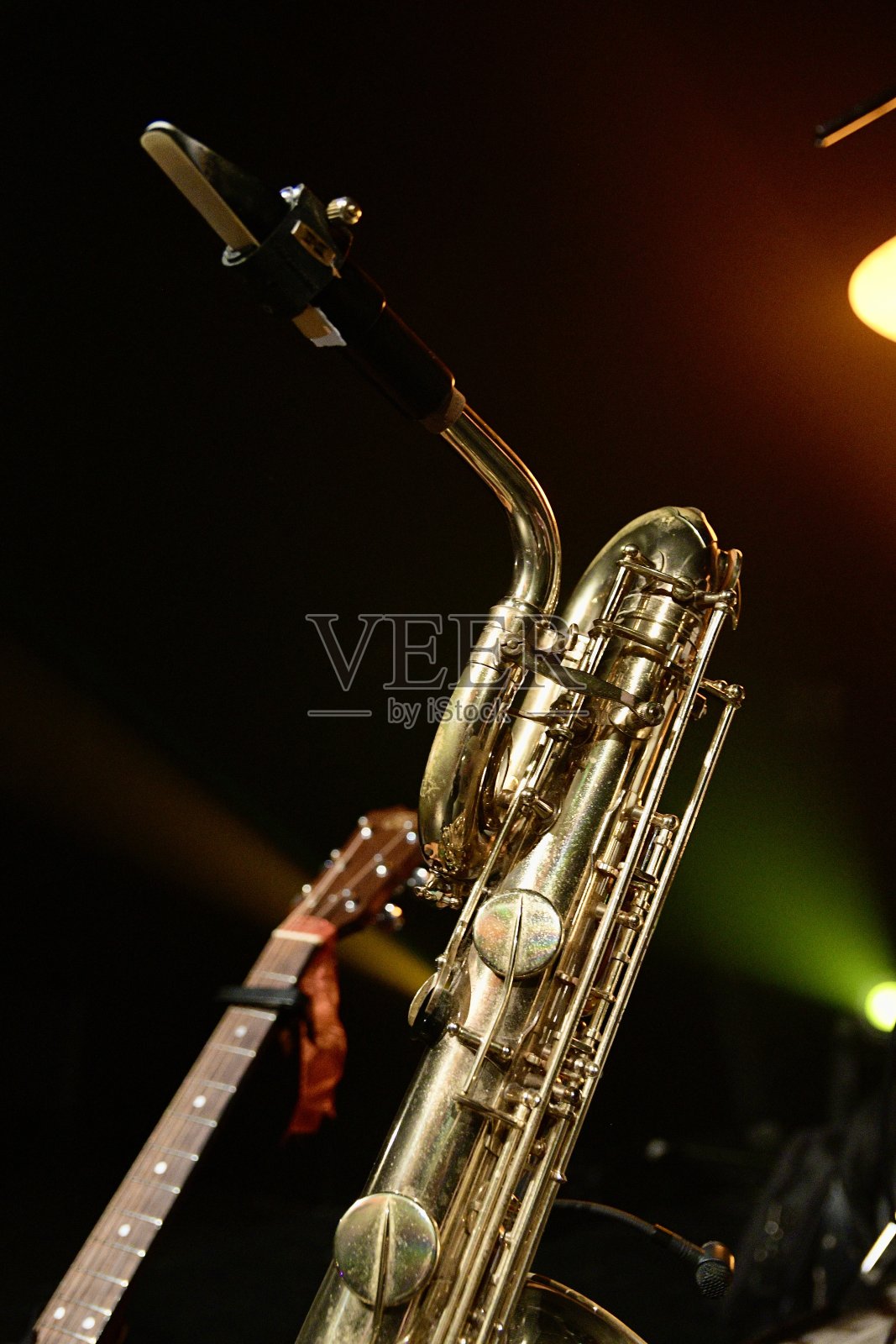 舞台上的萨克斯照片摄影图片