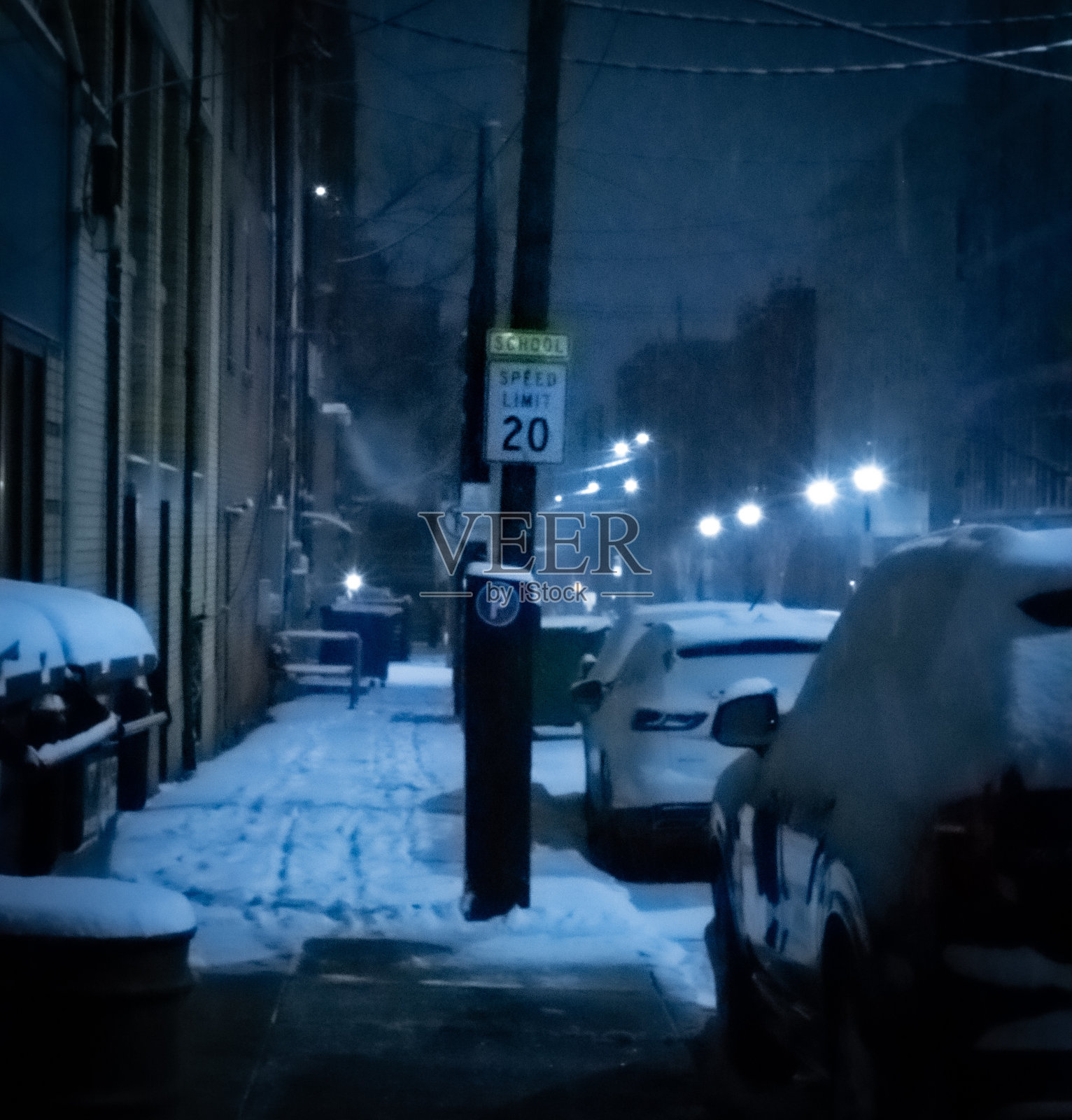 蔚蓝的雪夜照片摄影图片