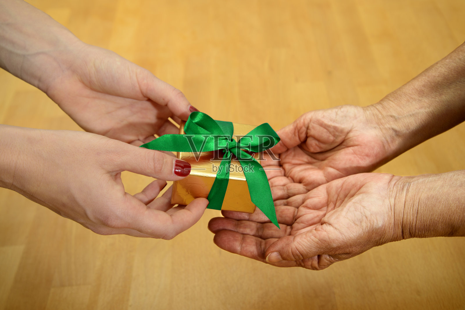 母亲节礼品盒照片摄影图片