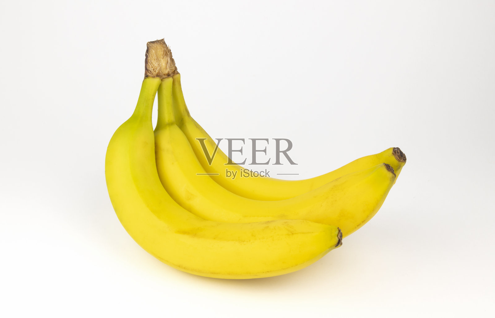 香蕉被隔离在白色背景上。成熟的黄香蕉。异国水果的概念。照片摄影图片