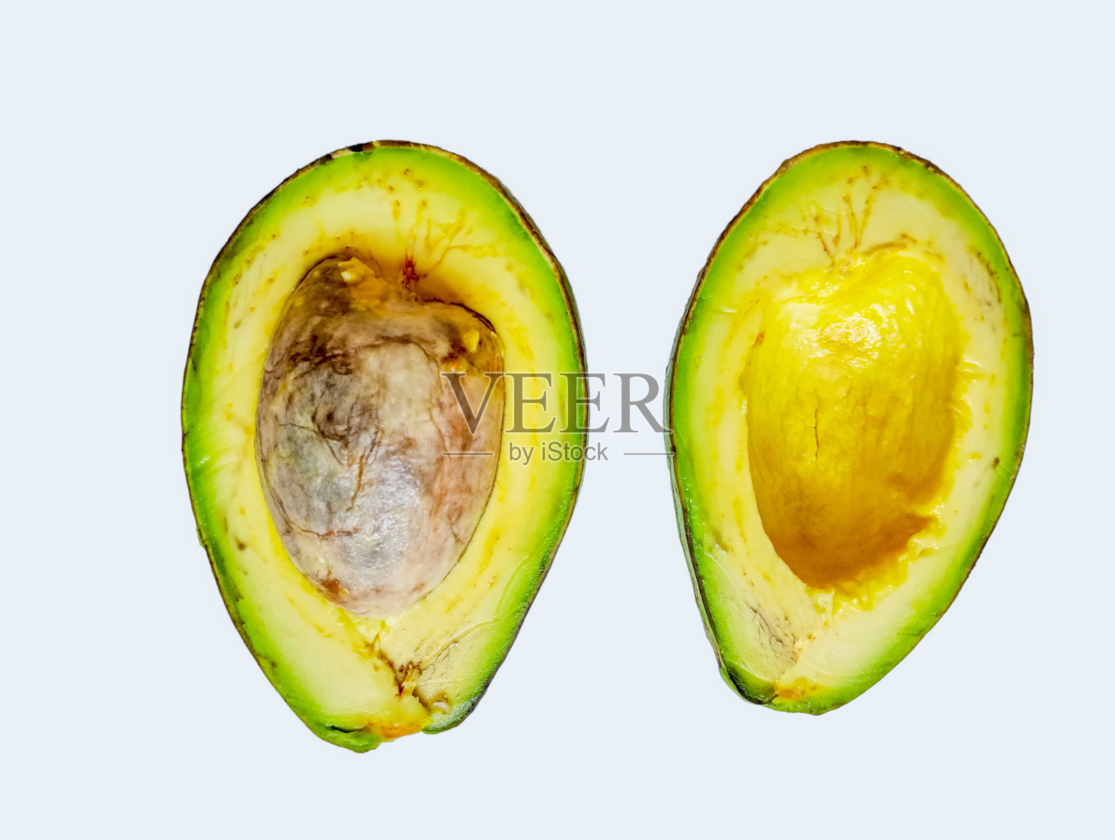 喜马拉雅鳄梨，新鲜切成两半的水果照片摄影图片