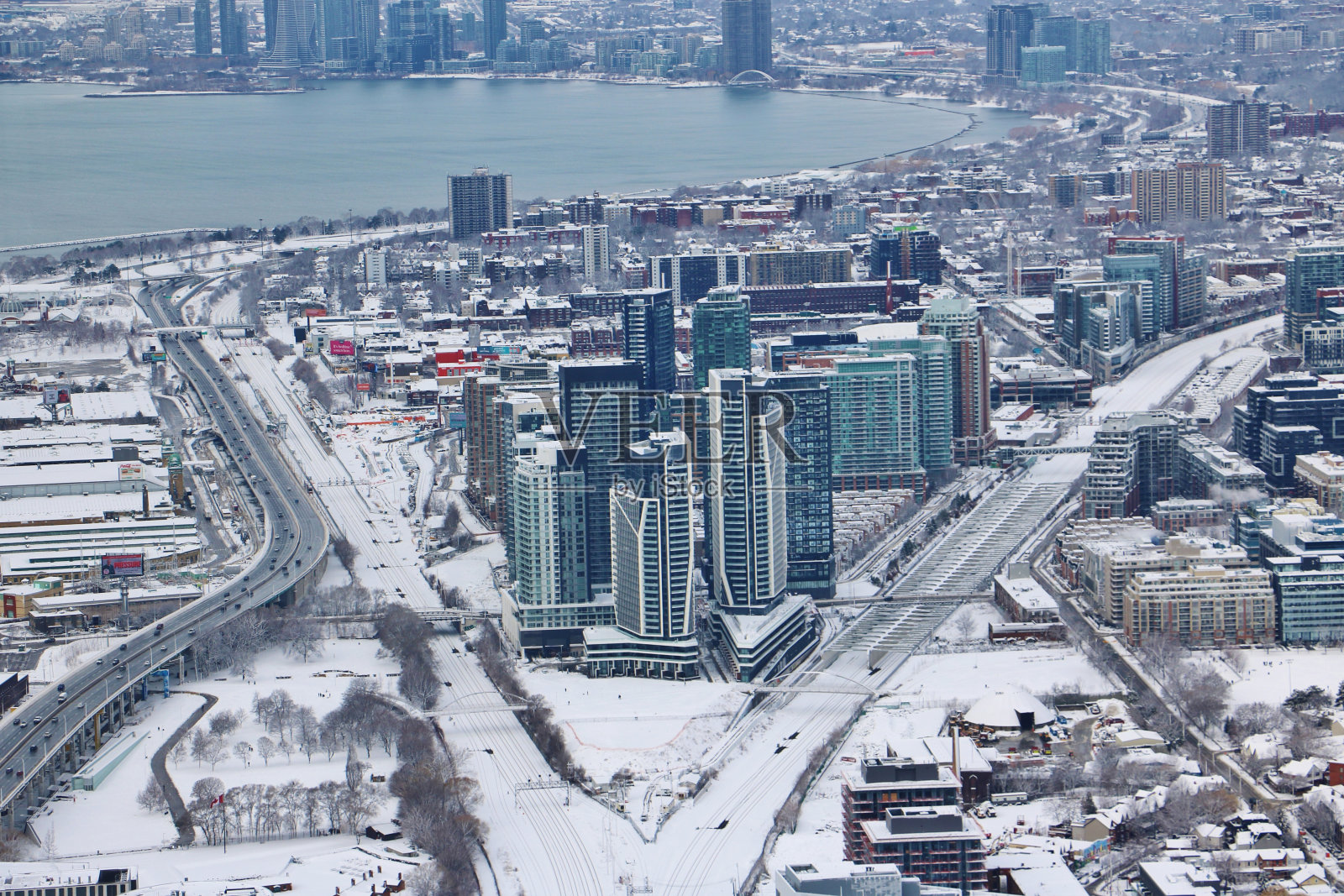 雪中的多伦多天际线照片摄影图片