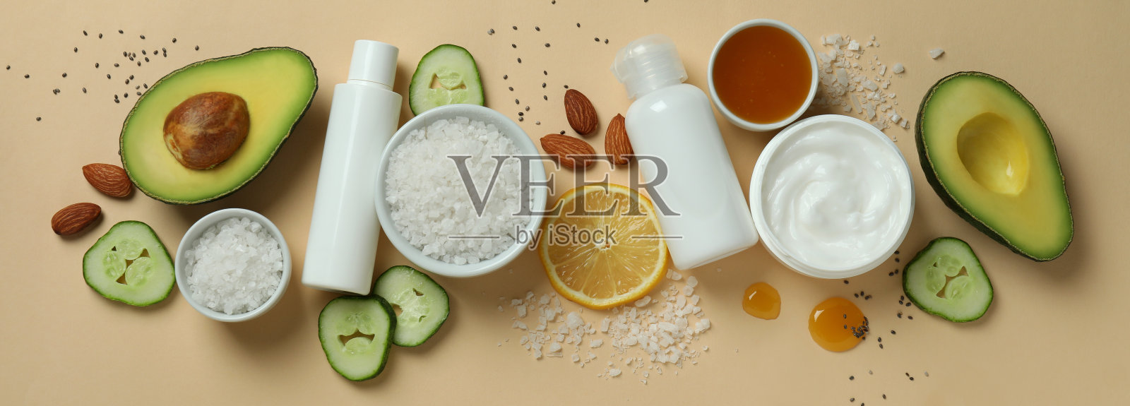 天然水疗化妆品米色背景，俯视图照片摄影图片