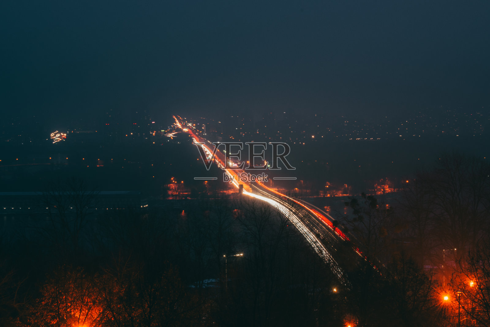布罗瓦尔斯基的前景在雾中照片摄影图片