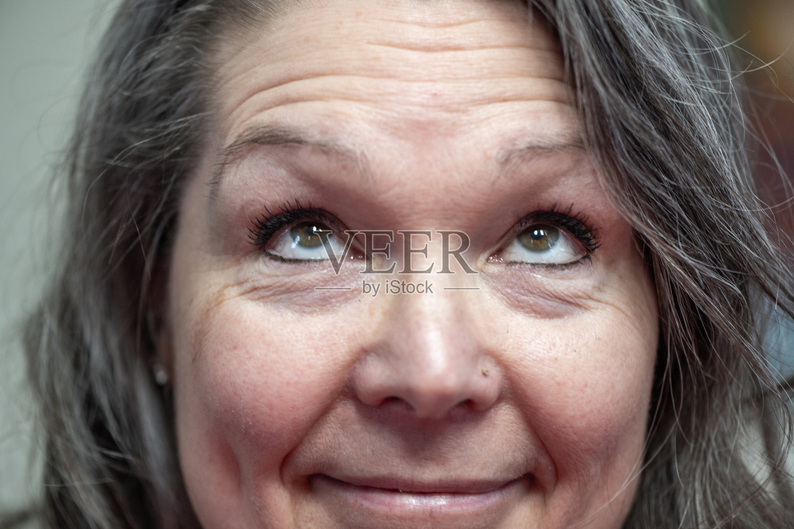 成熟女人的特写大头照照片摄影图片