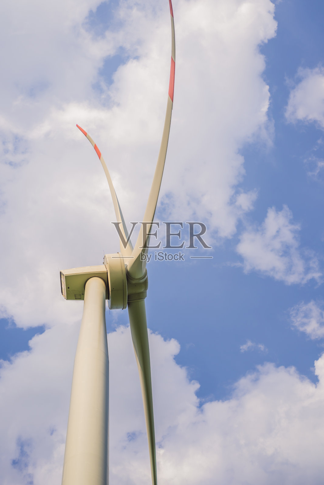 风力发电厂。有风力涡轮机发电的绿色草地照片摄影图片