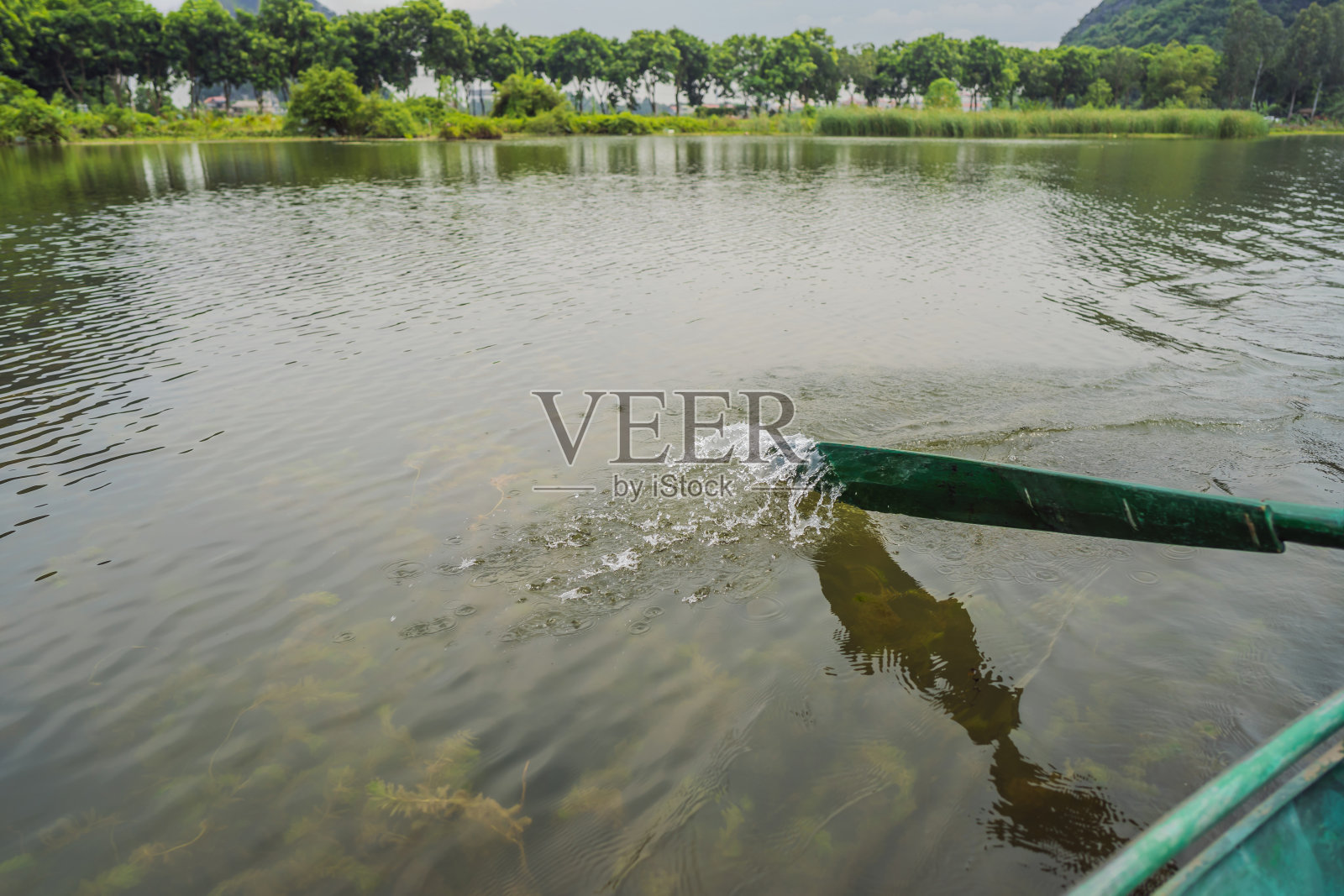 Trang An, Tam Coc，宁平，越南。它是联合国教科文组织世界遗产，以乘船游览洞穴而闻名。它是越南的下龙湾。越南在隔离冠状病毒COVID - 19后重新开放边境照片摄影图片