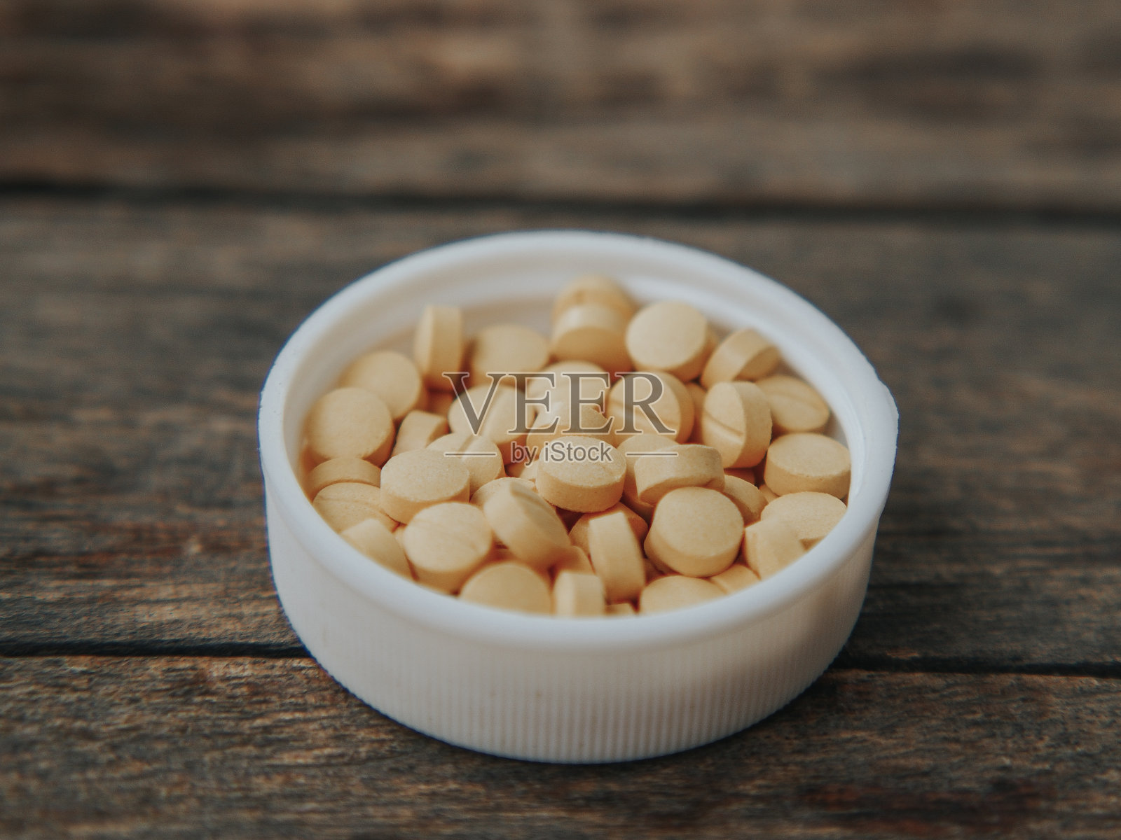 黄色小药丸照片摄影图片