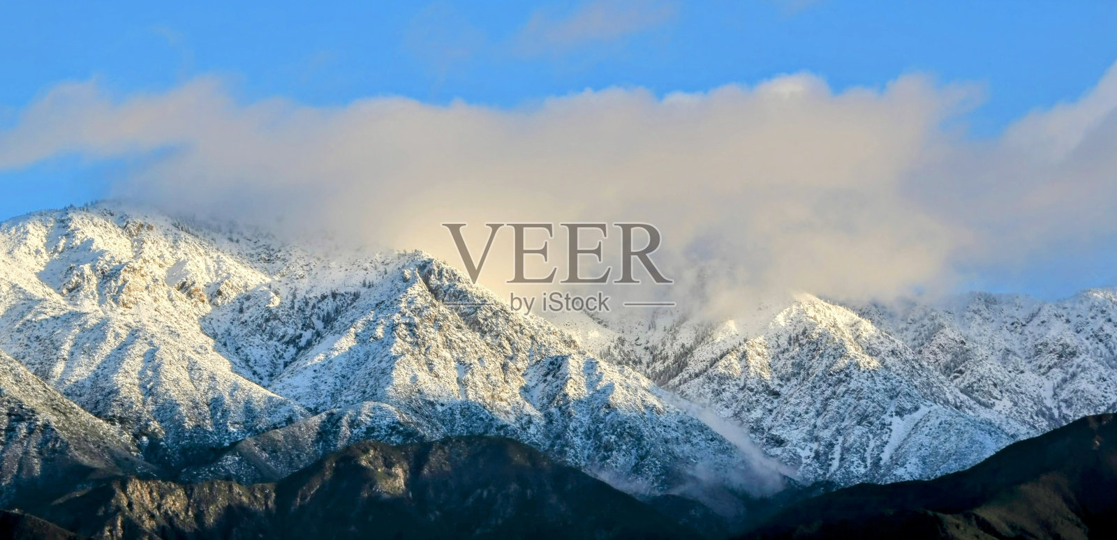 秃顶雪山照片摄影图片