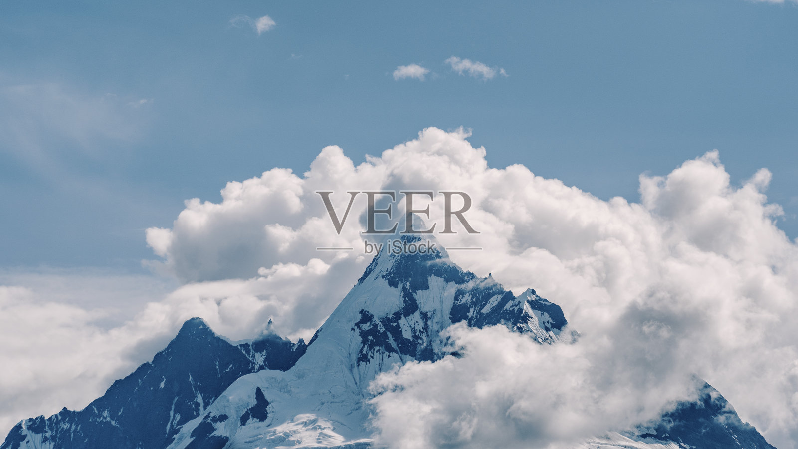 亚洲中国云南省梅里雪山绵子木峰照片摄影图片